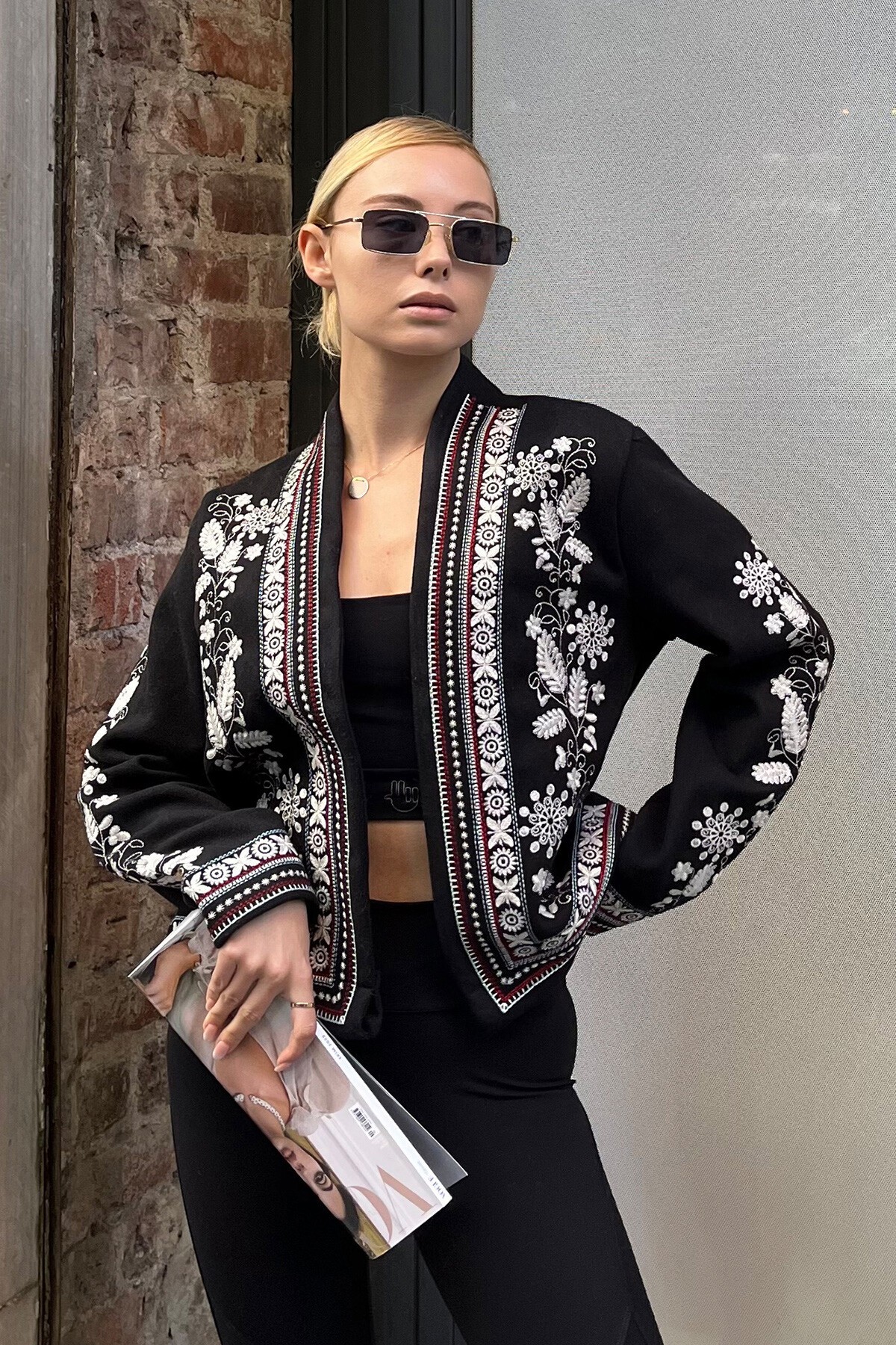 Siyah Özel Etnik Nakış İşlemeli Kaşe Ceket