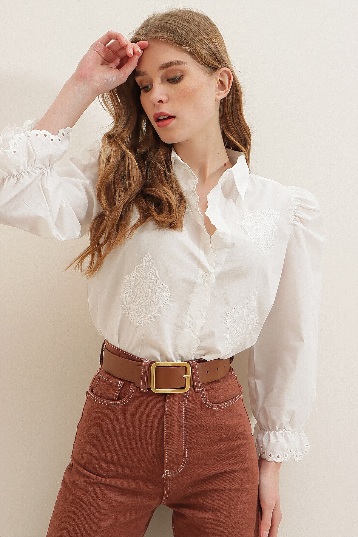 Beyaz Prenses Kol Güpür Nakışlı Dokuma Gömlek Esq7623