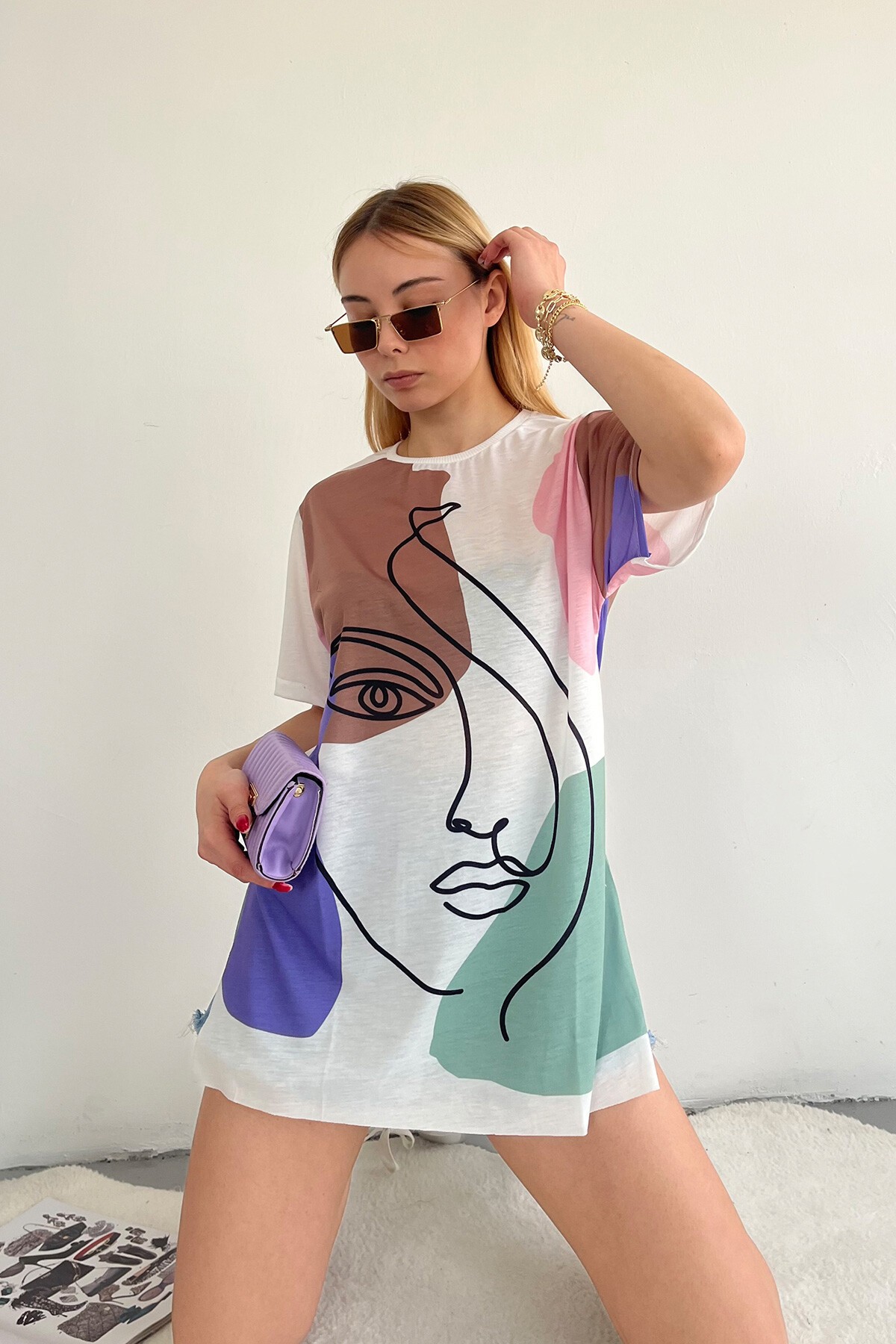 Pudra Bisiklet Yaka Dijital Baskılı Yanı Yırtmaçlı Sweatshırt