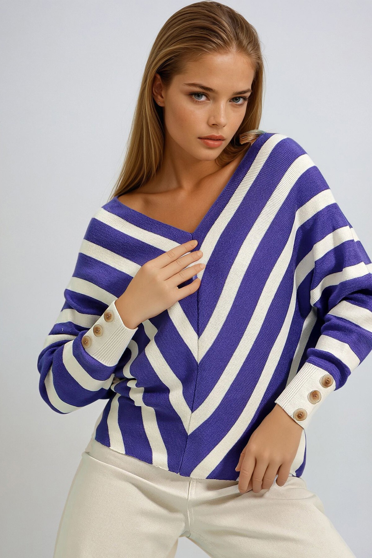 Saks V Yaka Verev Çizgili Oversize Triko Kazak