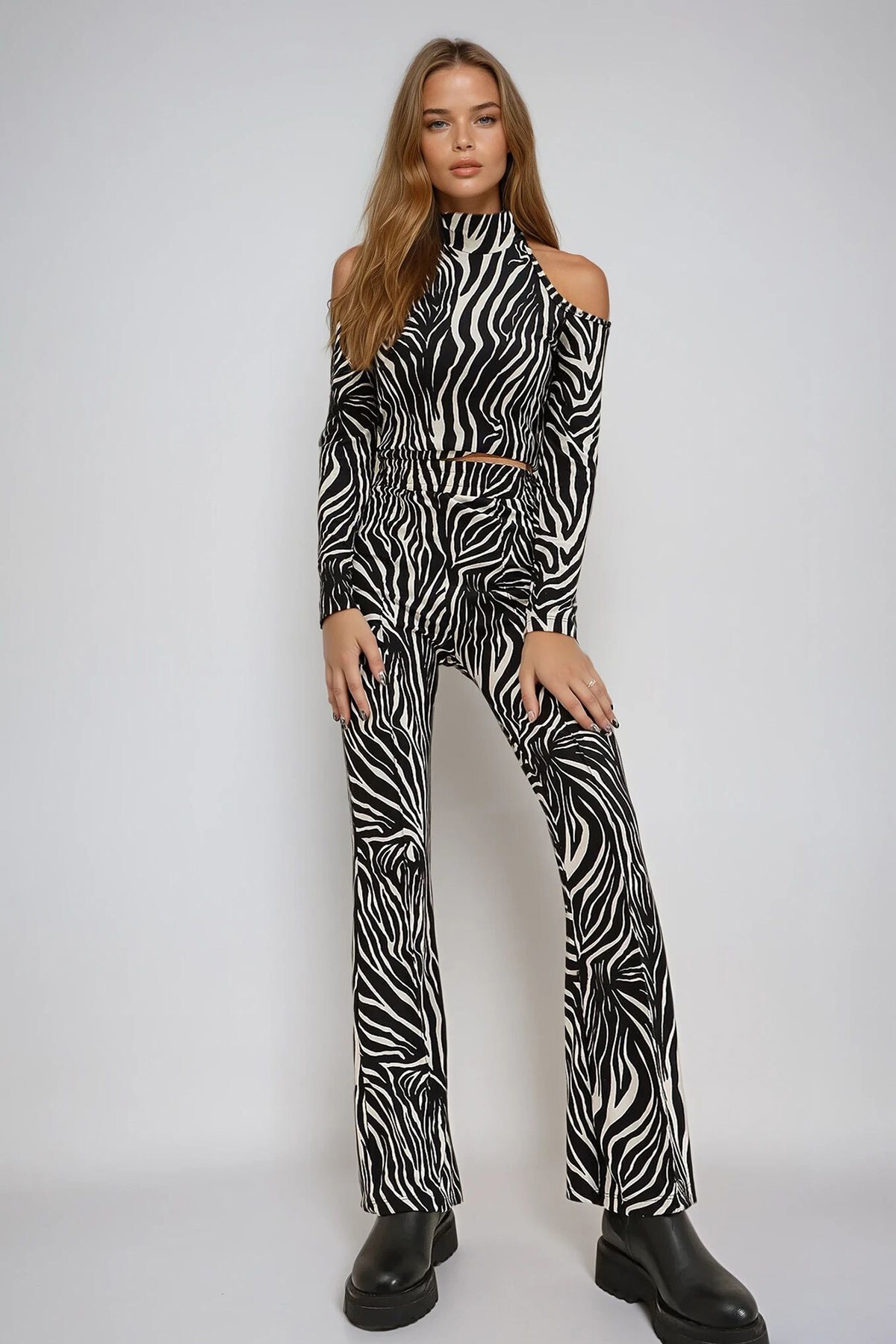 Siyah Beyaz Desenli Önü Çimalı İspanyol Pantolon