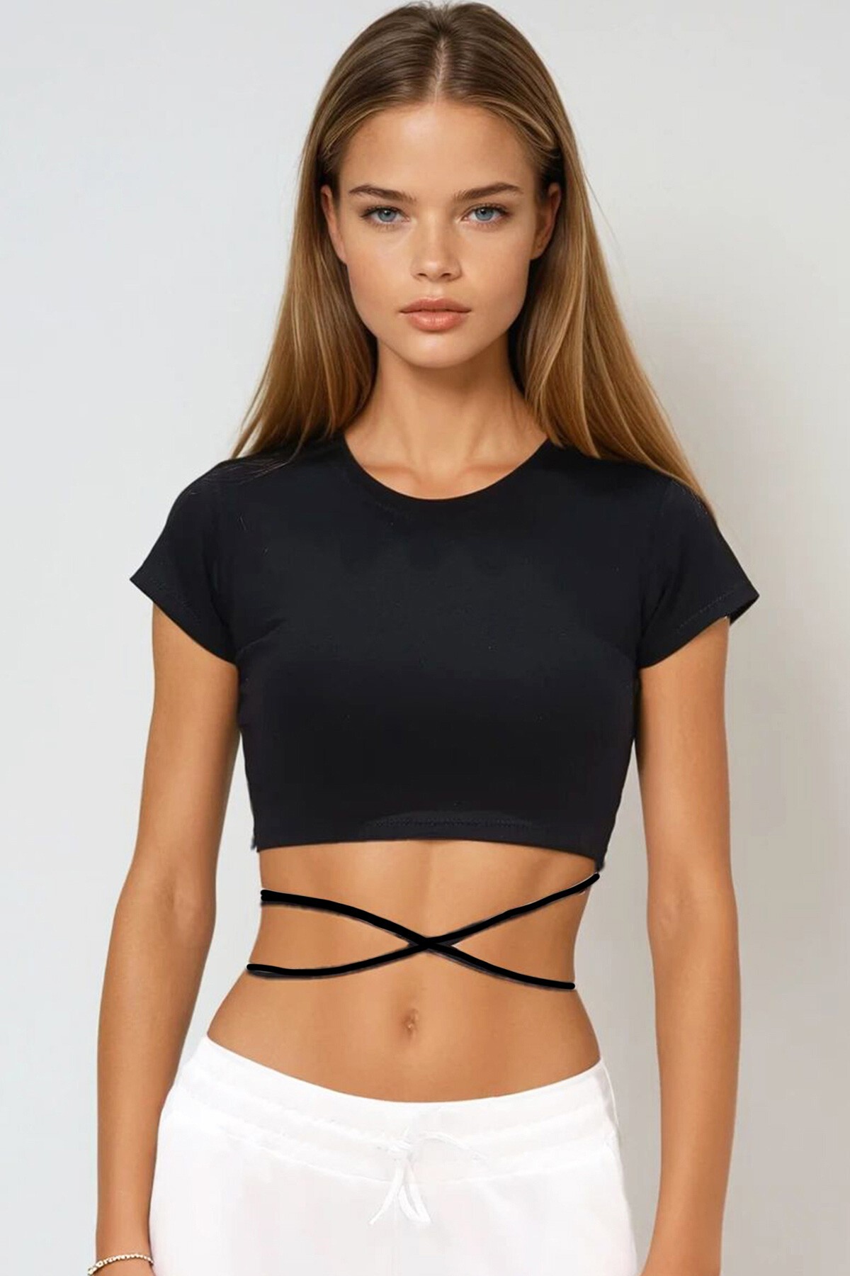 Siyah Bisiklet Yaka Bağcıklı Crop Fit T Shirt