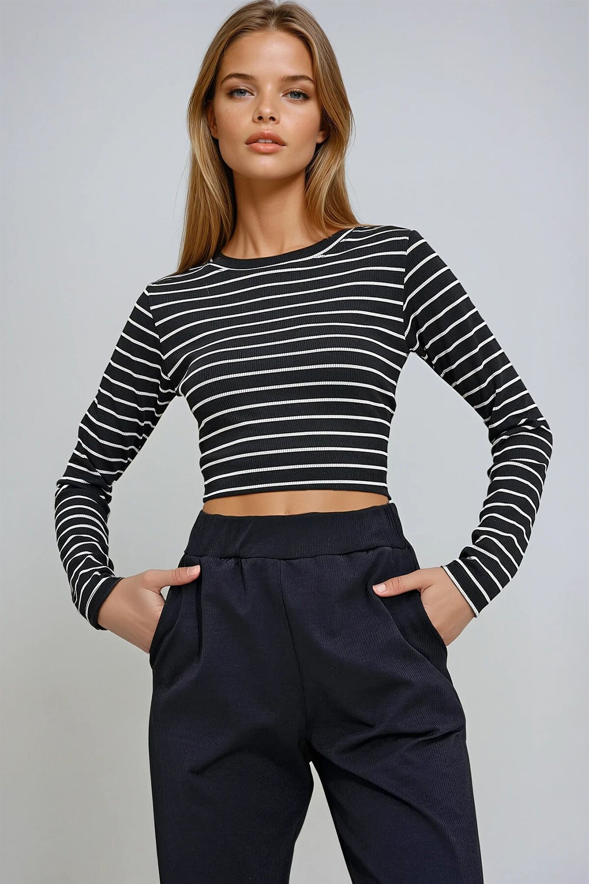 Siyah Bisiklet Yaka Çizgili Bluz