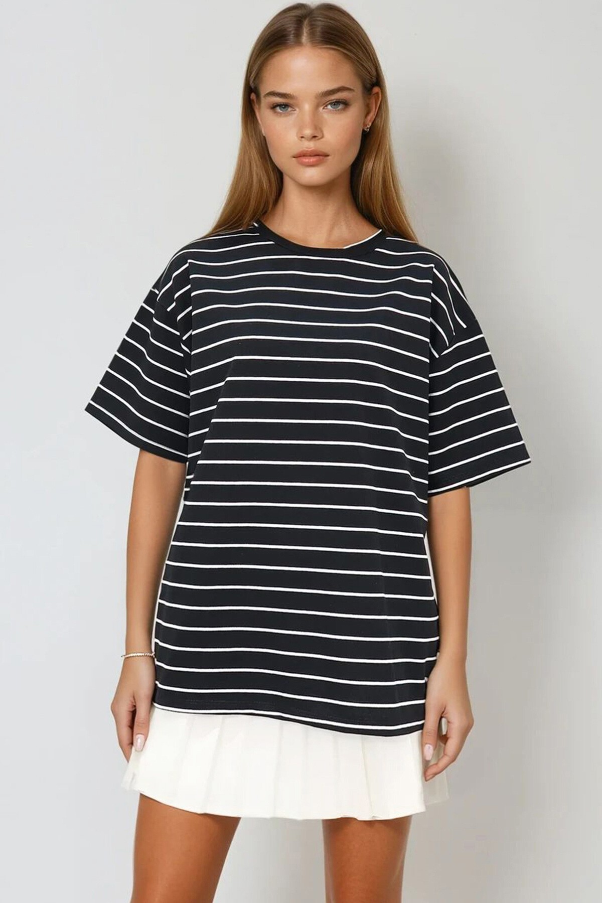 Siyah Bisiklet Yaka Çizgili Oversize T Shirt