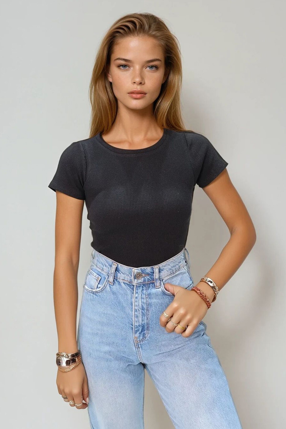 Siyah Bisiklet Yaka Crop Örme Bluz