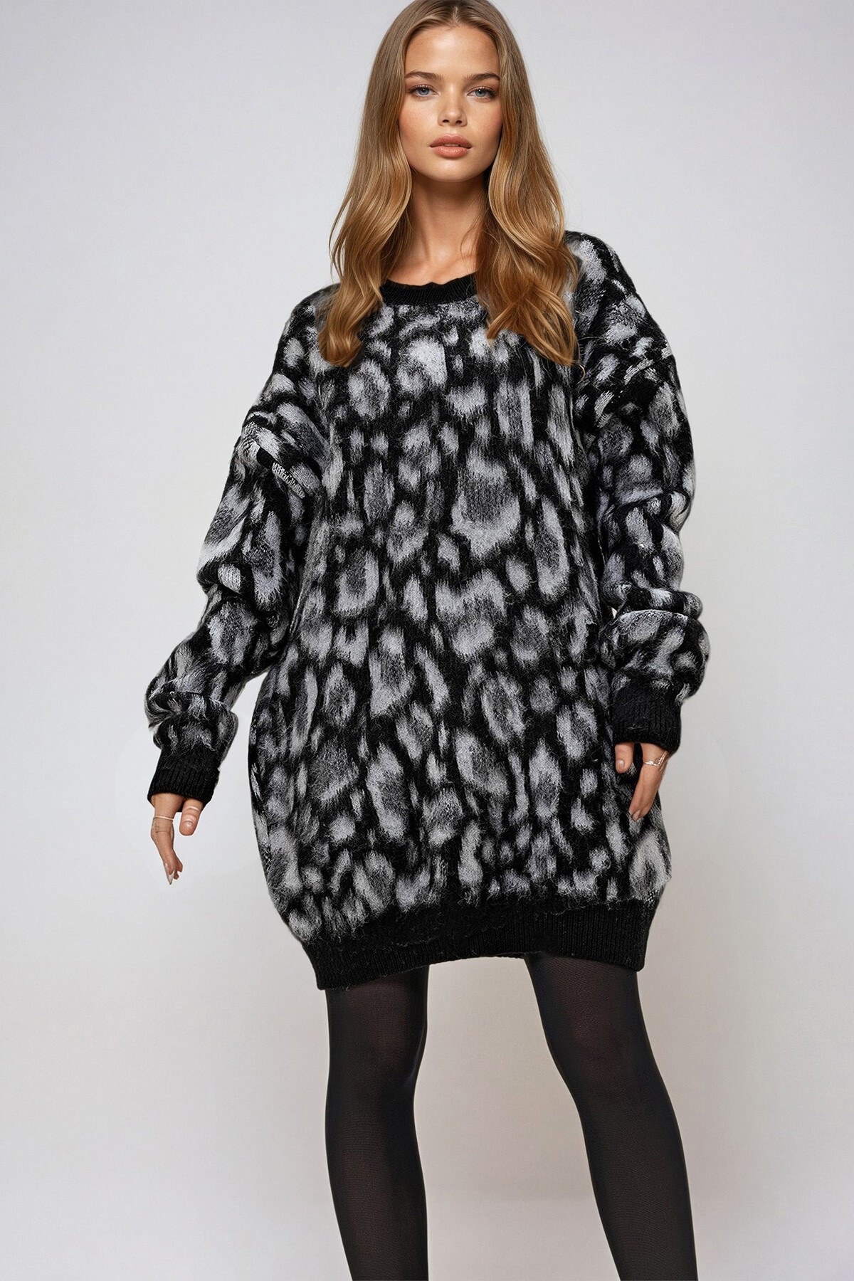 Siyah Bisiklet Yaka Desenli Şardonlu Oversize Kışlık Triko Kazak