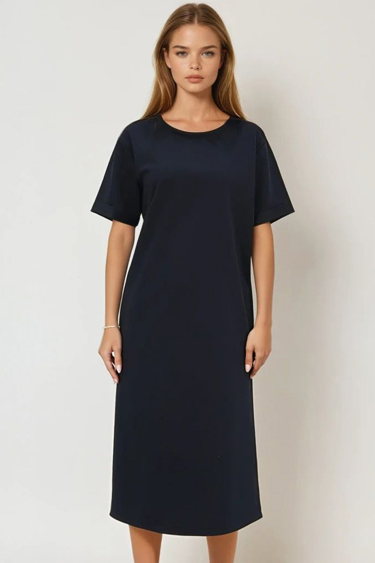 Siyah Bisiklet Yaka Duble Kol Yırtmaçlı Elbise