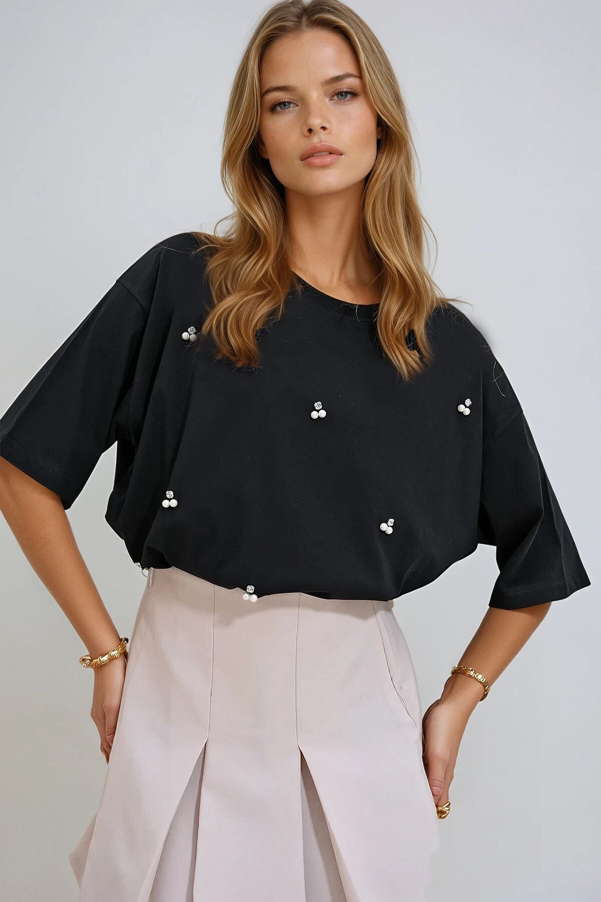 Siyah Bisiklet Yaka Oversize İnci Ve Taş İşlemeli T Shirt