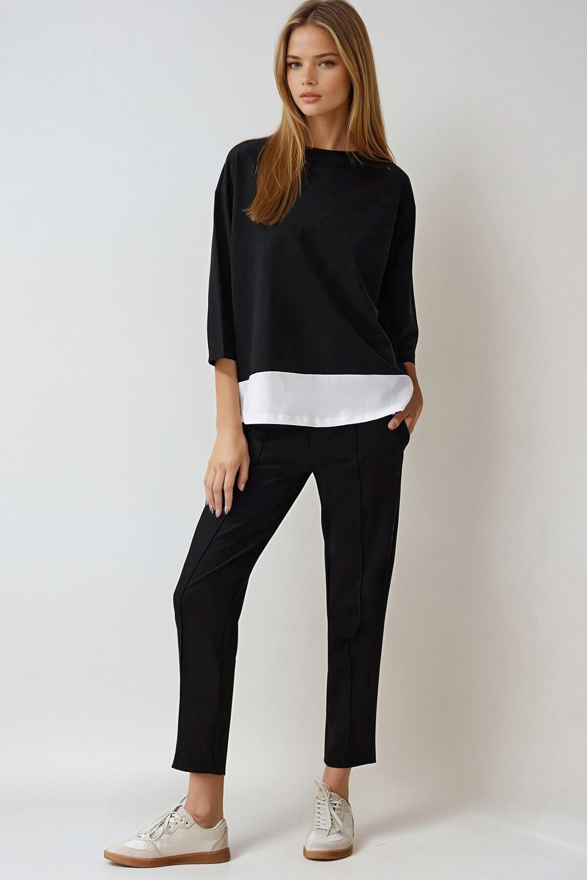 Siyah Bisiklet Yaka Renk Garnili Bluz Ve Çift Cepli Nervür Dikişli Pantolon İkili Takım