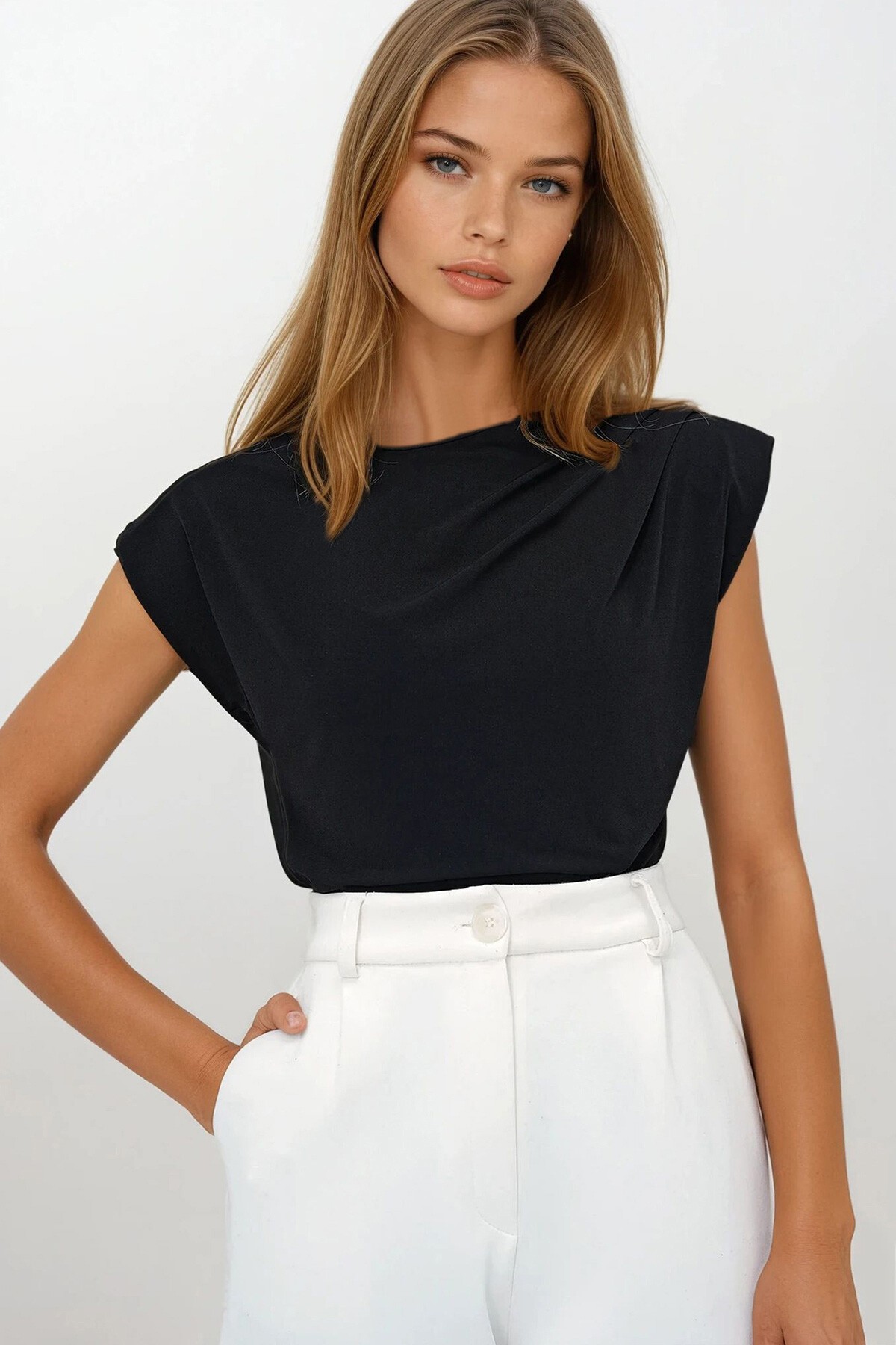 Siyah Bisiklet Yaka Vatkalı Kolsuz Sandy Bluz