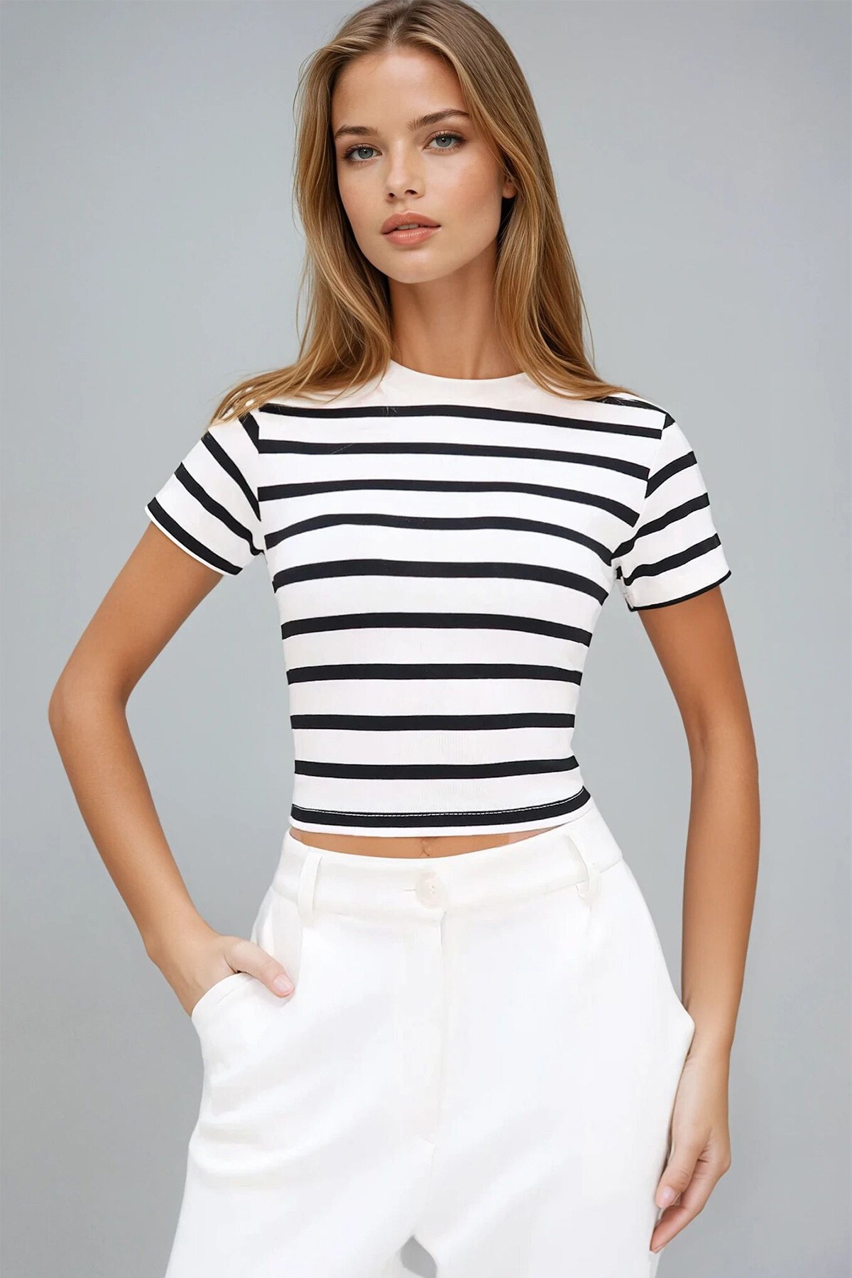 Siyah Bisiklet Yaka Yarım Kol Çizgili Crop Bluz