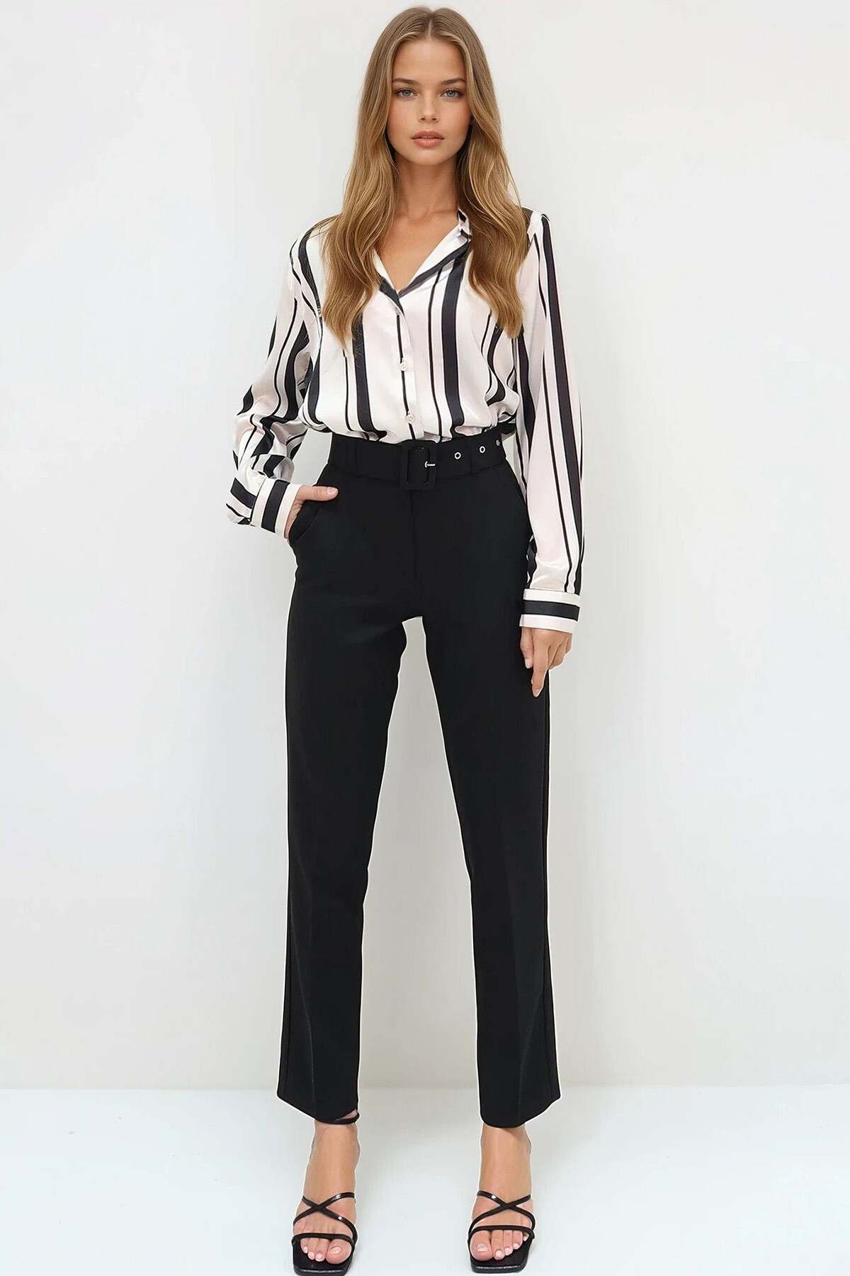 Siyah Çift Cepli Piliseli Beli Kemerli Straight Fit Pantolon