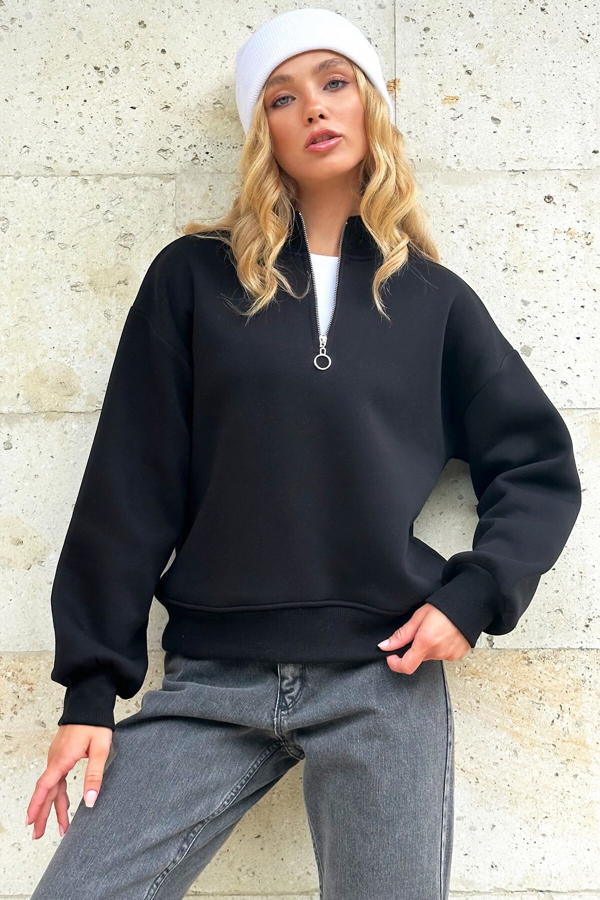 Siyah Dik Yaka Fermuarlı İçi Şardonlu 3 İplik Crop Sweatshirt