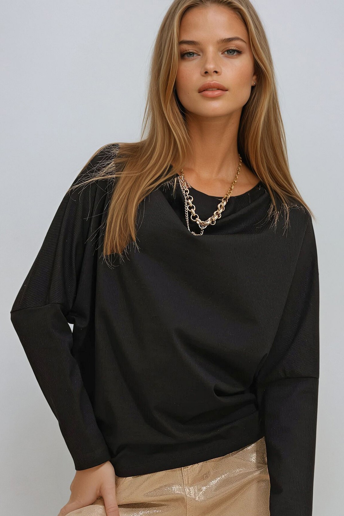 Siyah Dik Yaka Fitilli İnce Bluz