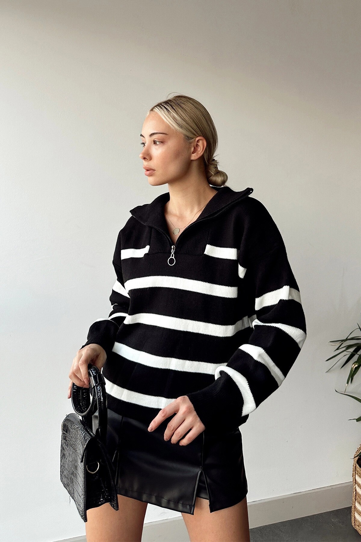 Siyah Fermuarlı Çizgili Triko Kışlık Kazak