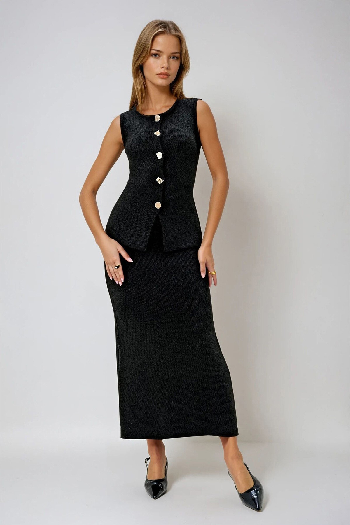 Siyah Gold Düğme Detaylı Uzun Triko Yelek Ve Etek Takım