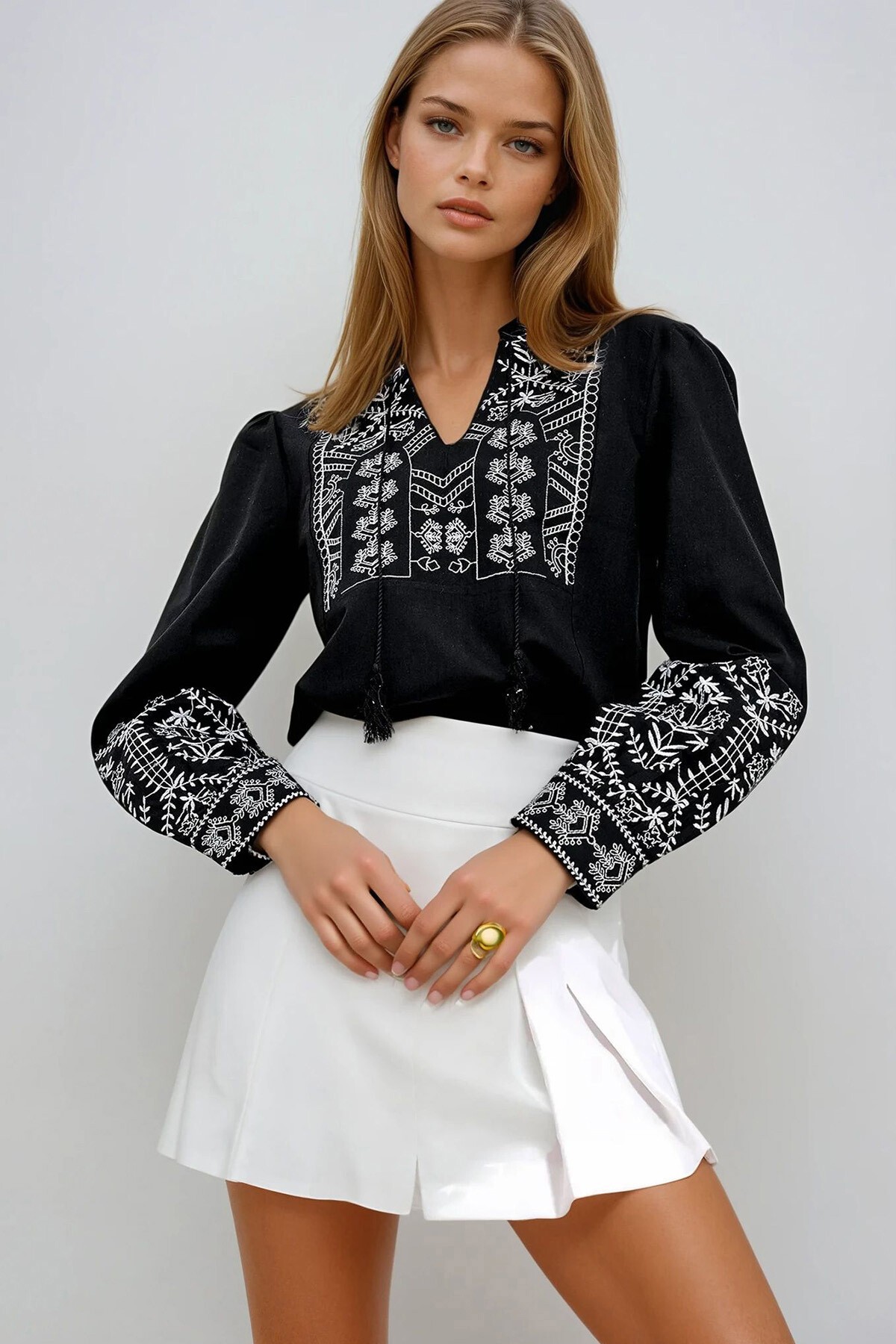 Siyah Hakim Yaka Püskül Detaylı Flamlı Keten Bluz