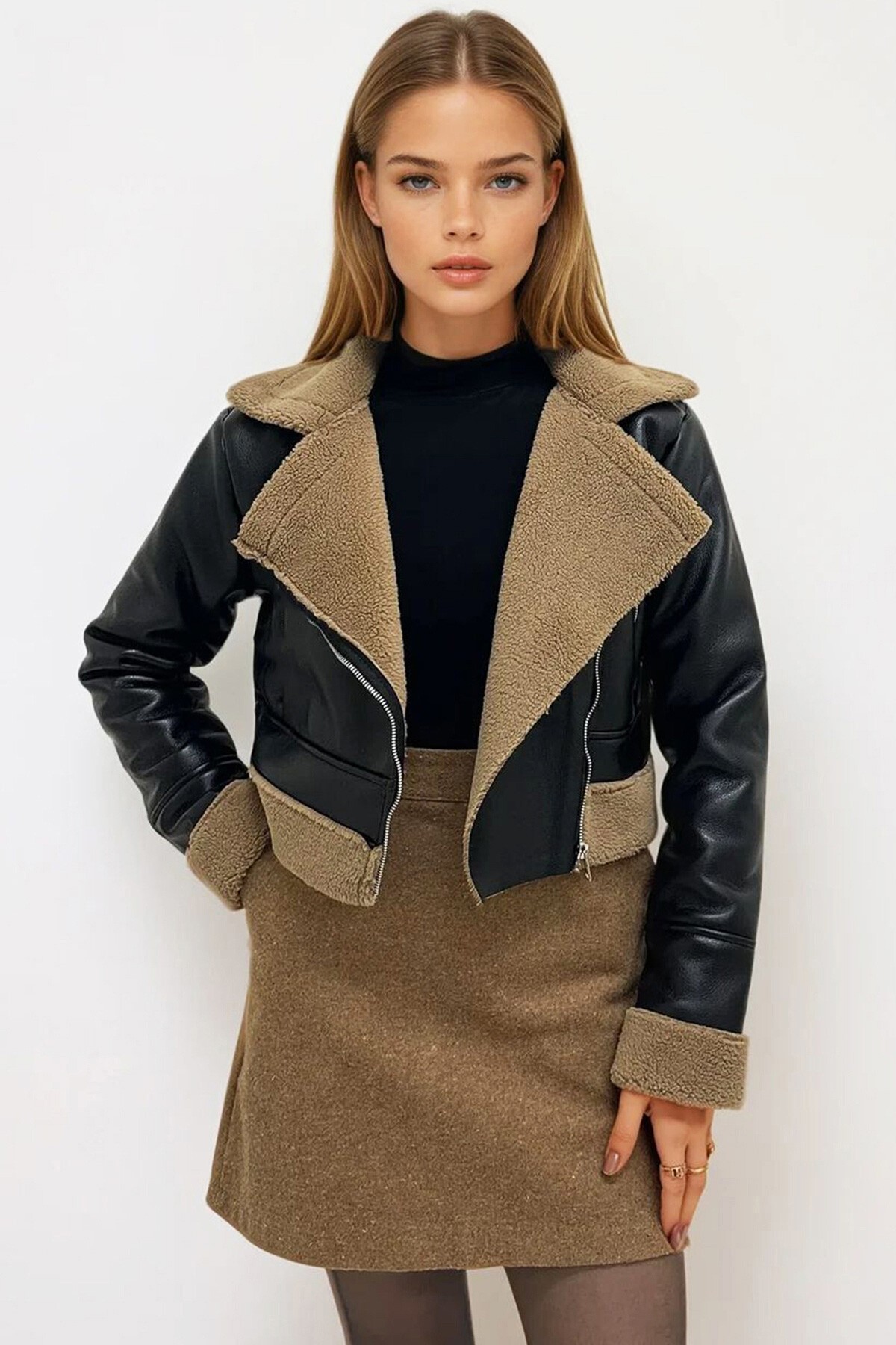 Siyah İçi Kürklü Yandan Fermuarlı Fermuar Cepli Crop Mont