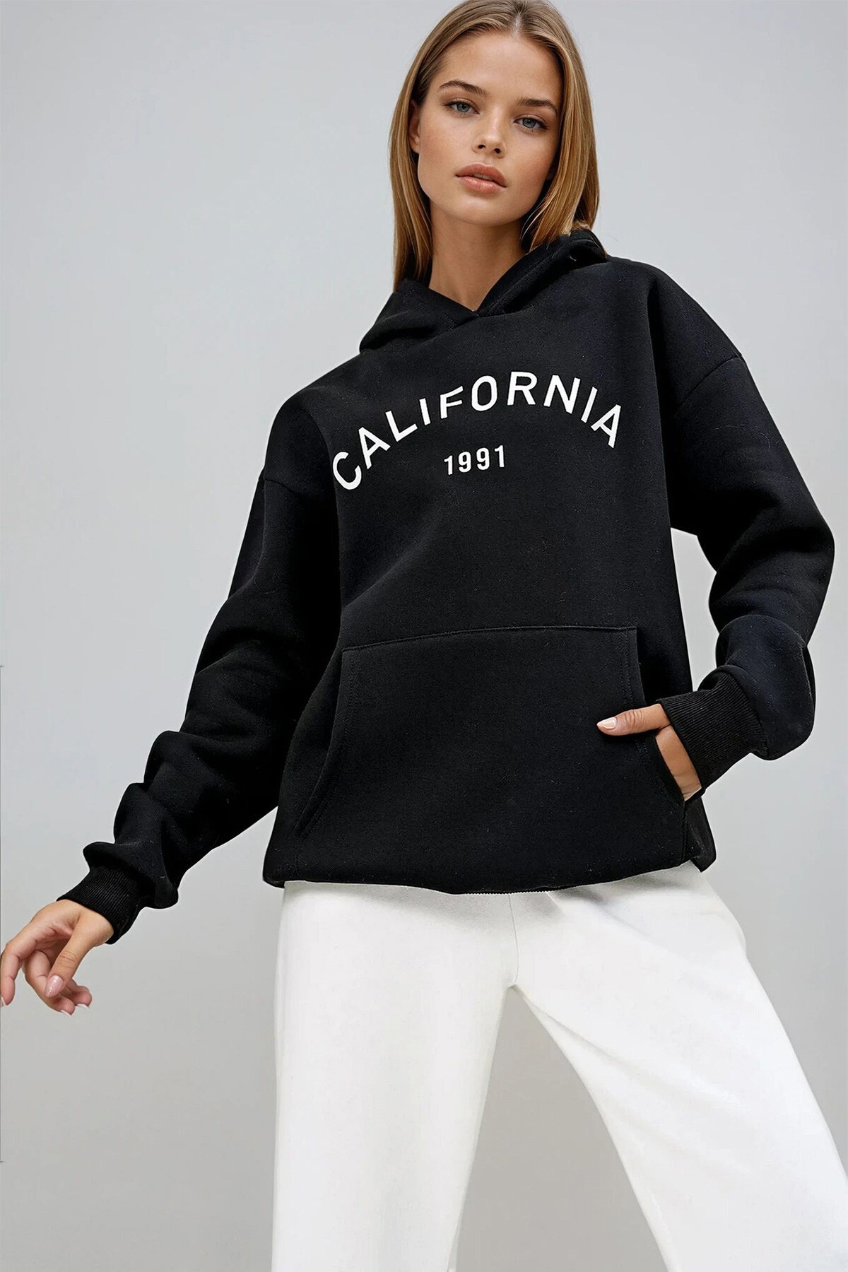 Siyah Kapüşonlu Kangru Cepli Önü Yazı Baskılı Üç İplik Şardonlu Sweatshırt