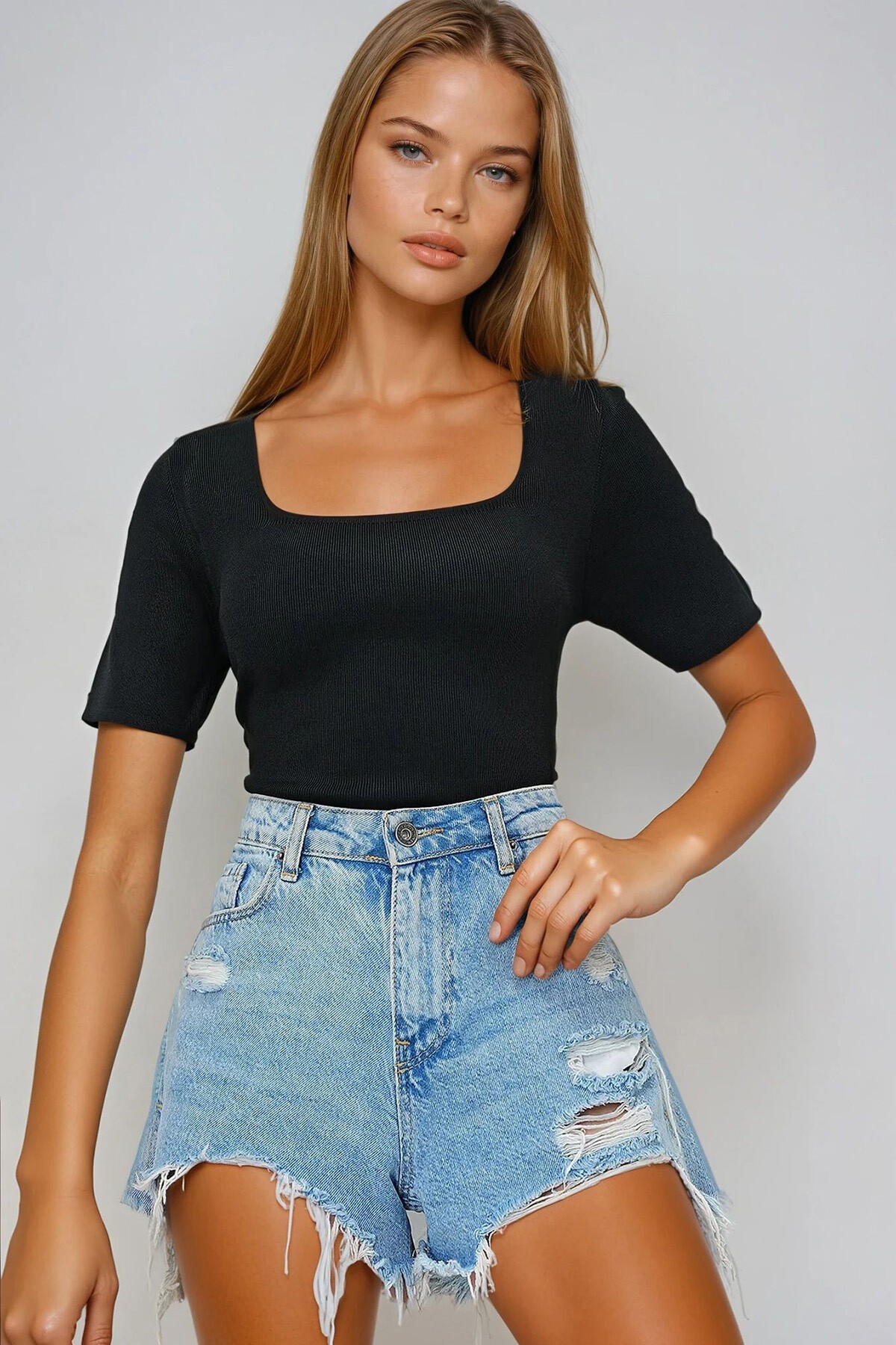 Siyah Kare Yaka Kısa Kollu Mevsimlik Triko Bluz