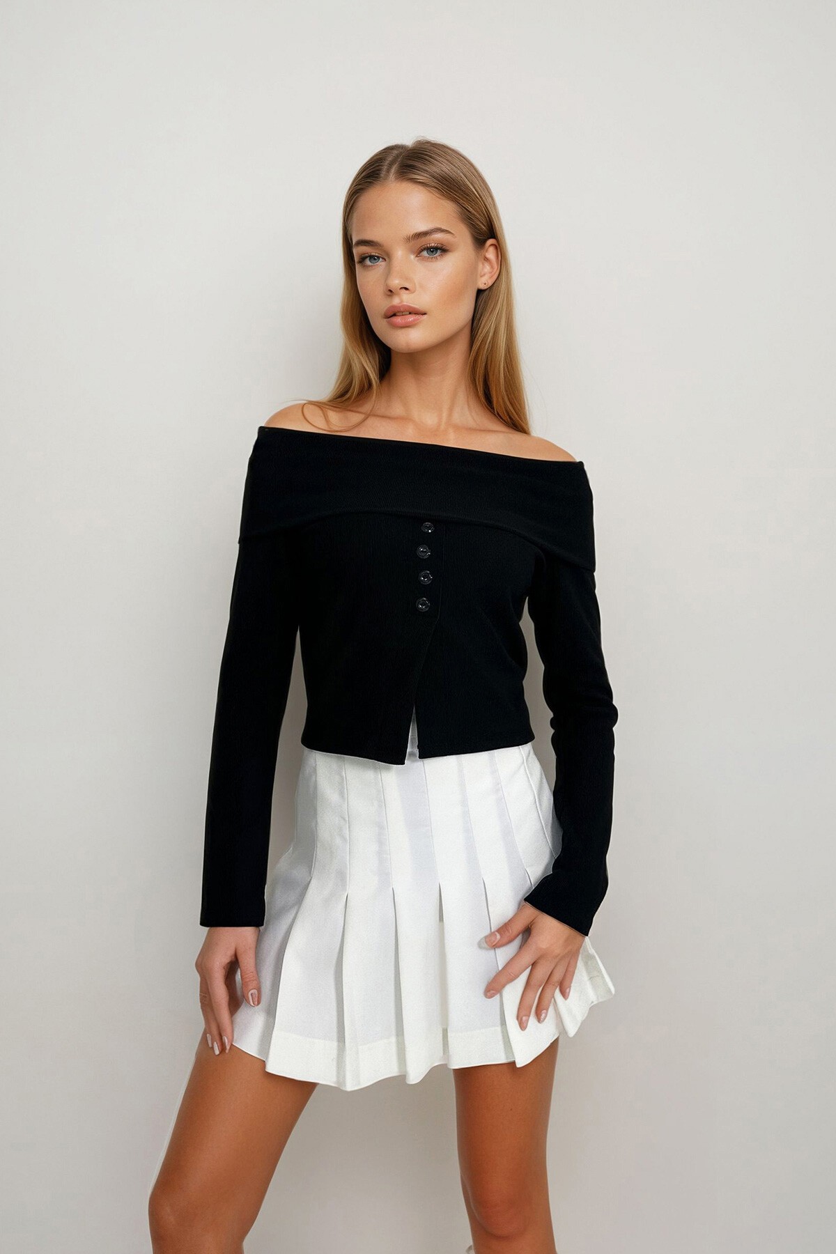 Siyah Madonna Yaka Önü Düğmeli Bluz