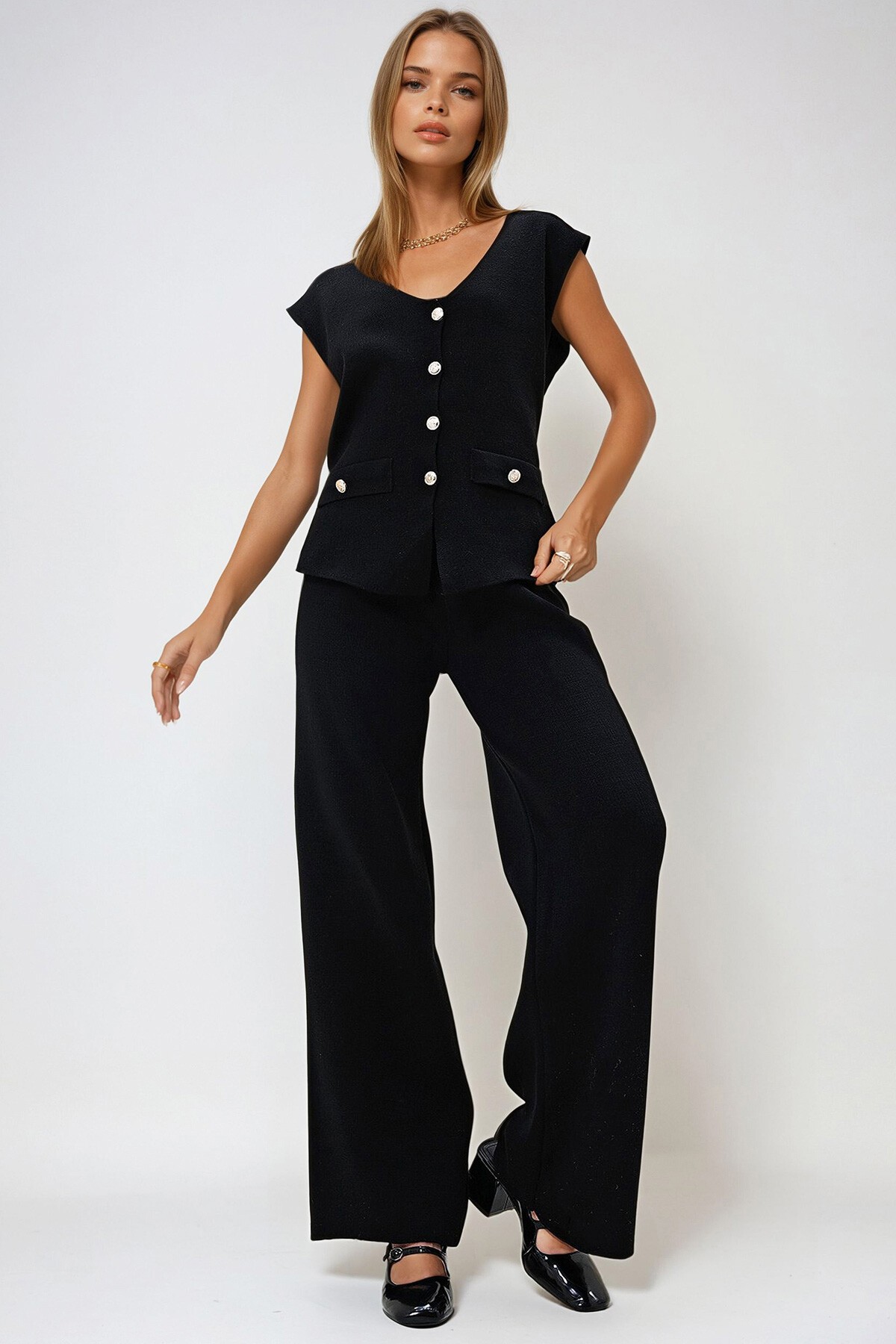 Siyah Metal Düğme Ve Cep Detaylı Triko  Yelek Ve Palazzo Pantolon Takım