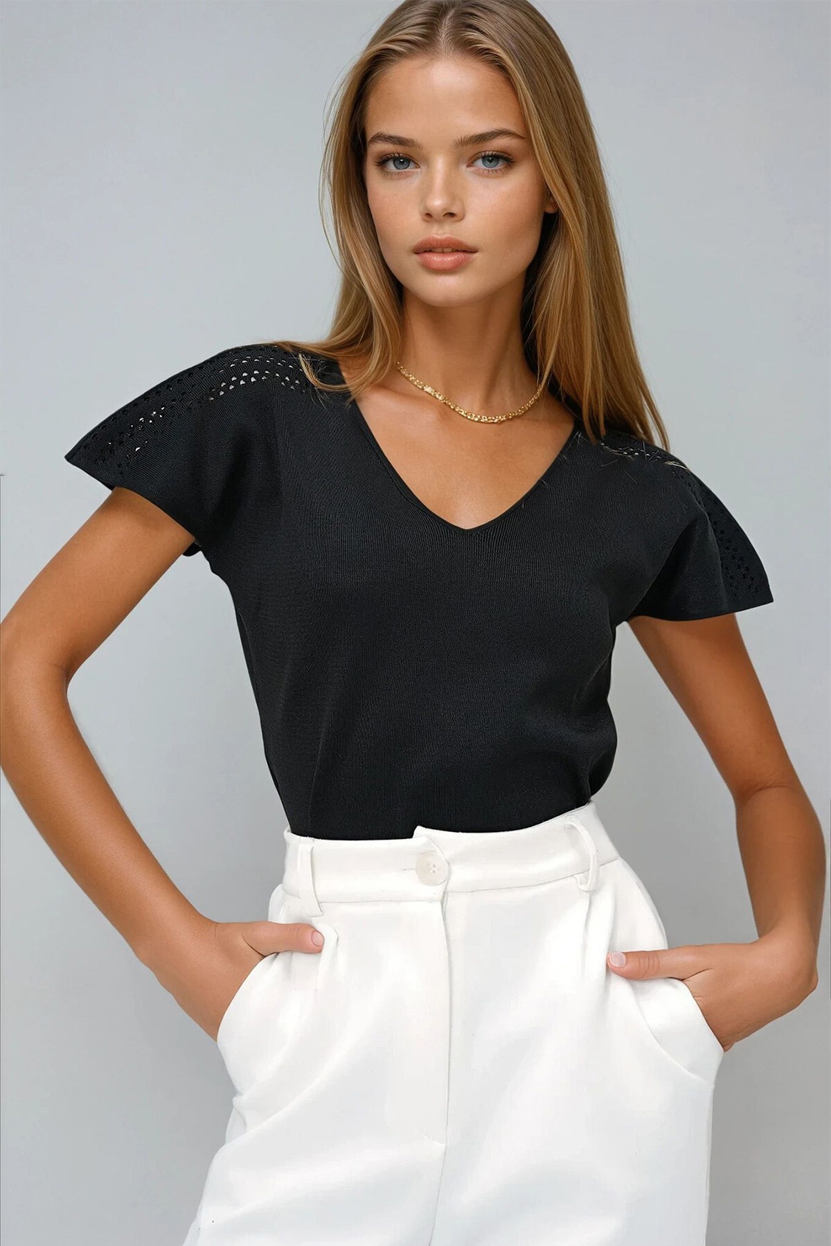 Siyah Ön Arka V Yaka Omuzu Ajurlu Triko Bluz