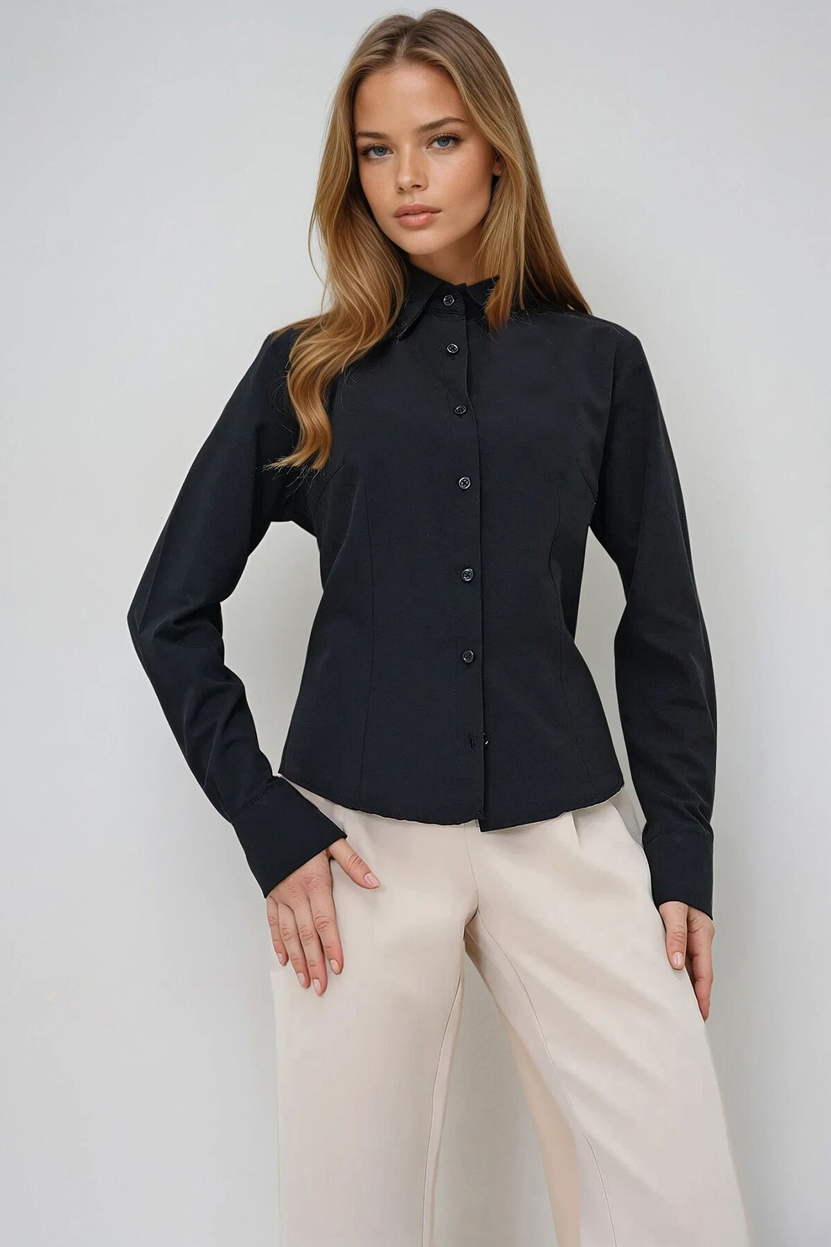 Siyah Önü Ve Arkası Pensli Belden Oturtmalı Poplin Gömlek