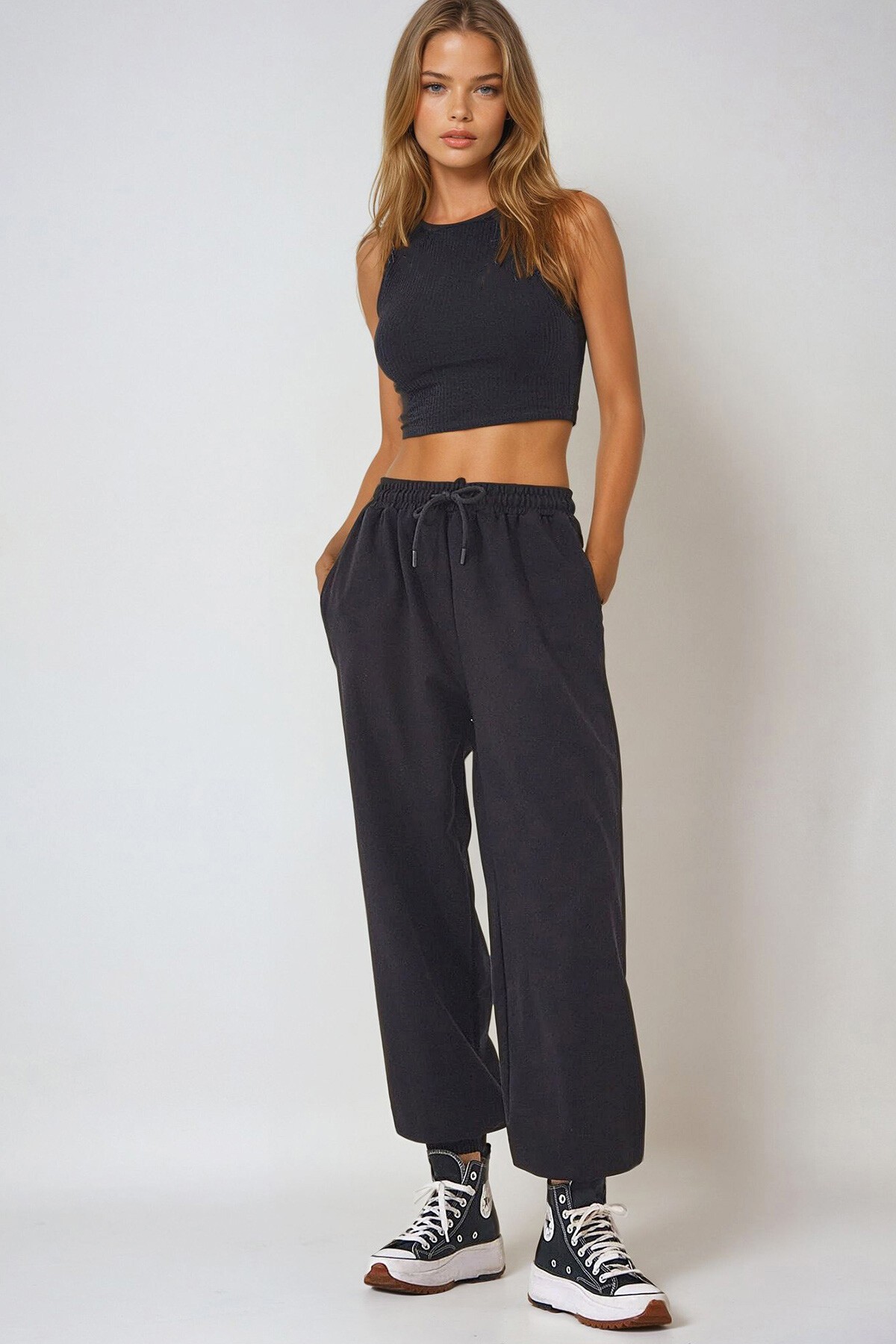 Siyah Paçası Lastikli İki İplik Eşofman Altı