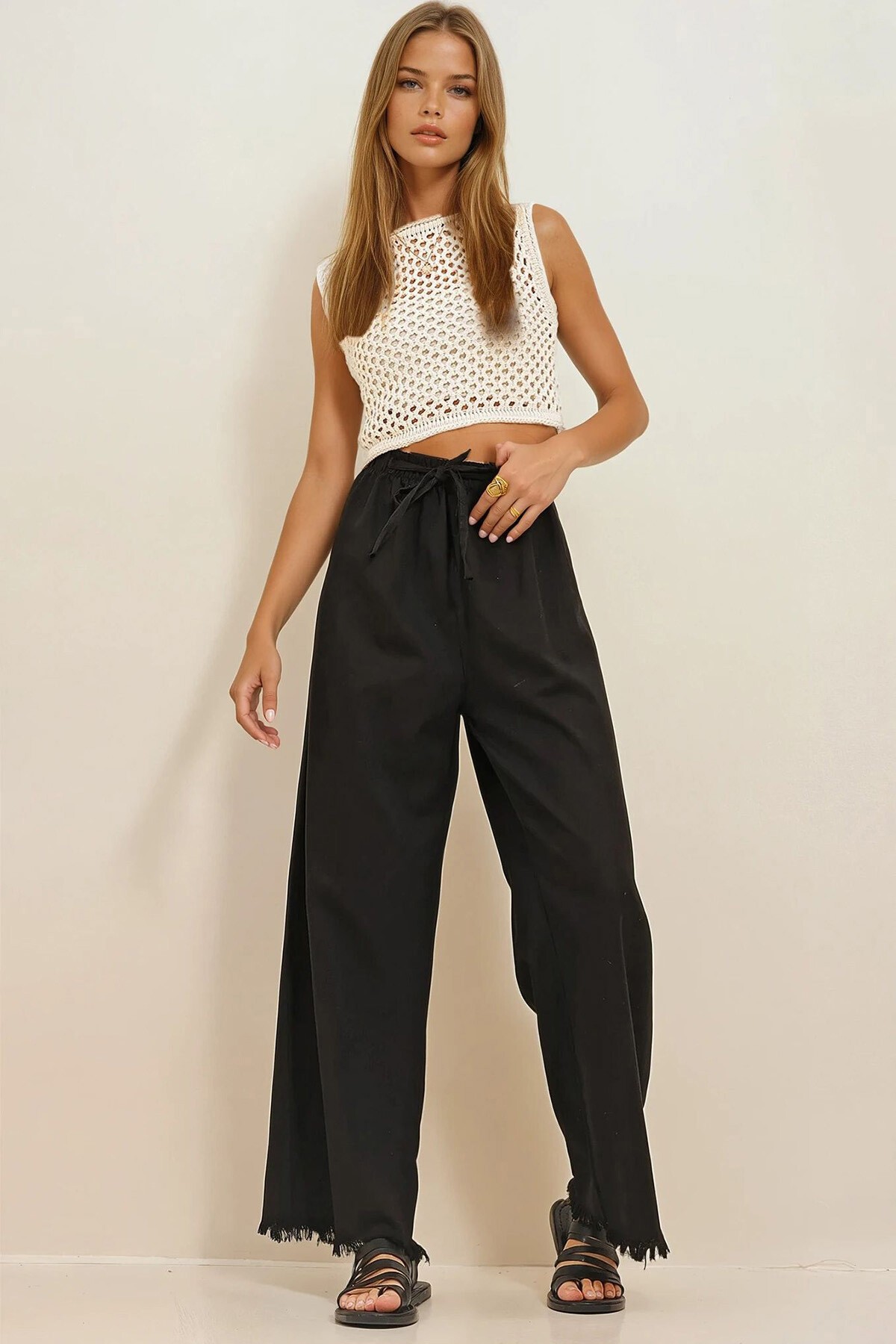 Siyah Paçası Püsküllü Yüksek Bel Palazzo Jean Pantolon