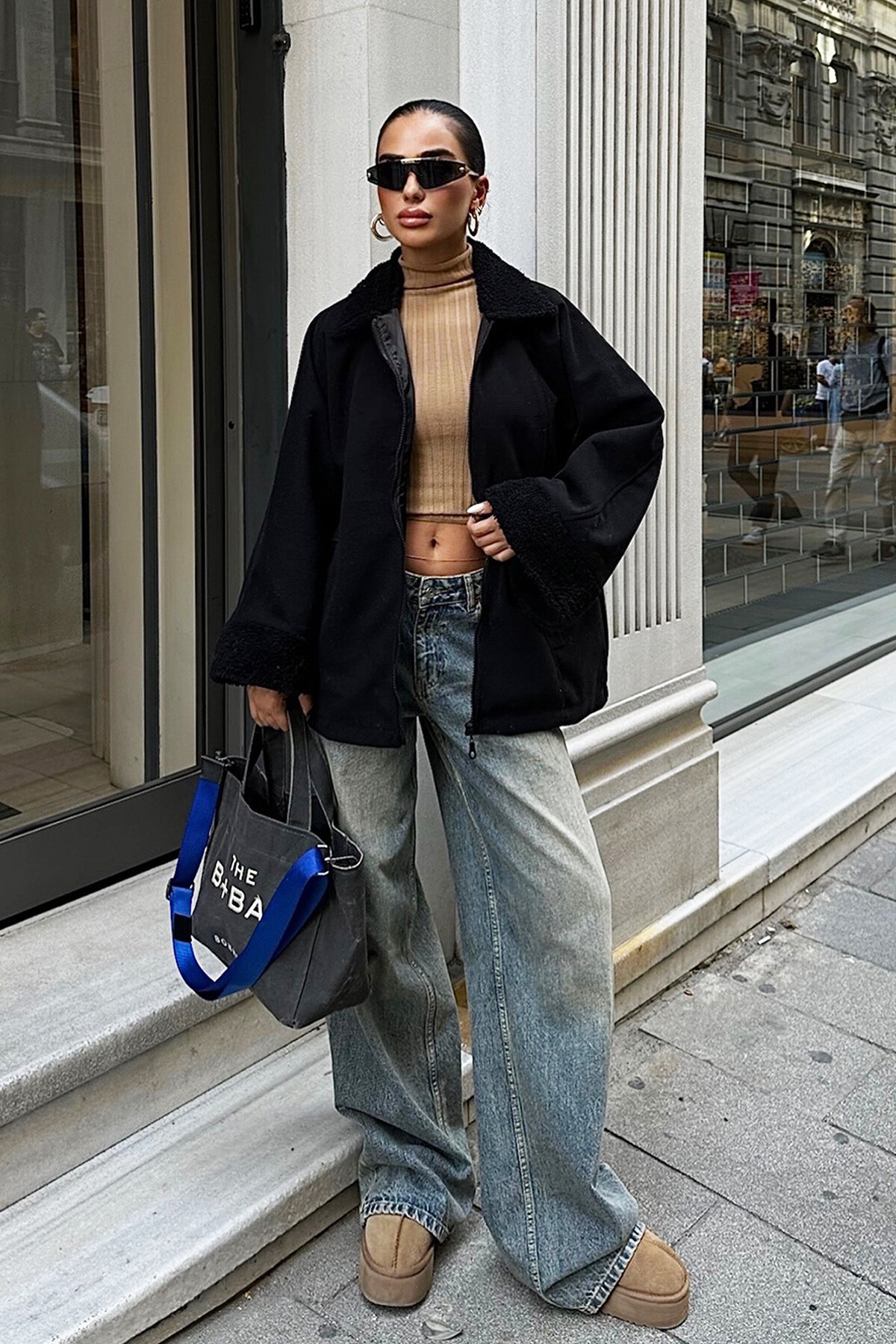 Siyah Peluş Detaylı Kaşe Ceket