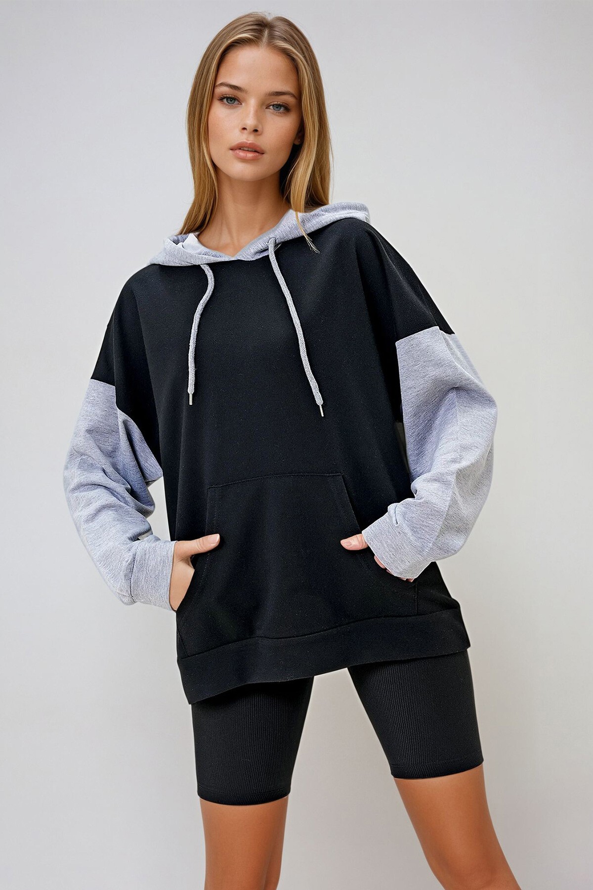 Siyah Renk Bloklu Oversıze Kapüşonlu Sweatshirt