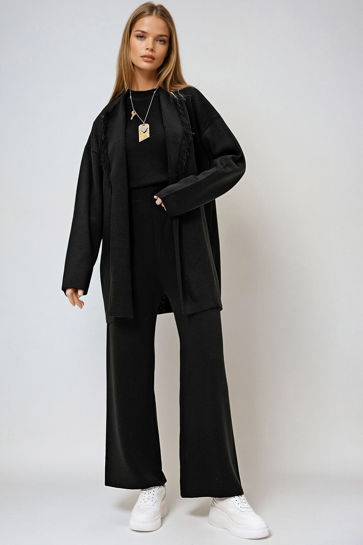 Siyah Şal Yaka Püskü Detaylı Ceket Dik Yaka Bluz Ve Palazzo Pantolon Takım