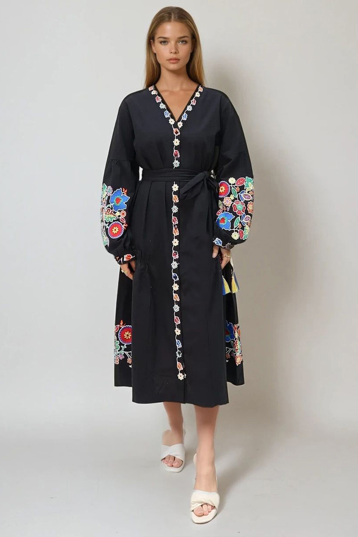 Siyah V Yaka Full Nakışlı Astarlı Dokuma Elbise