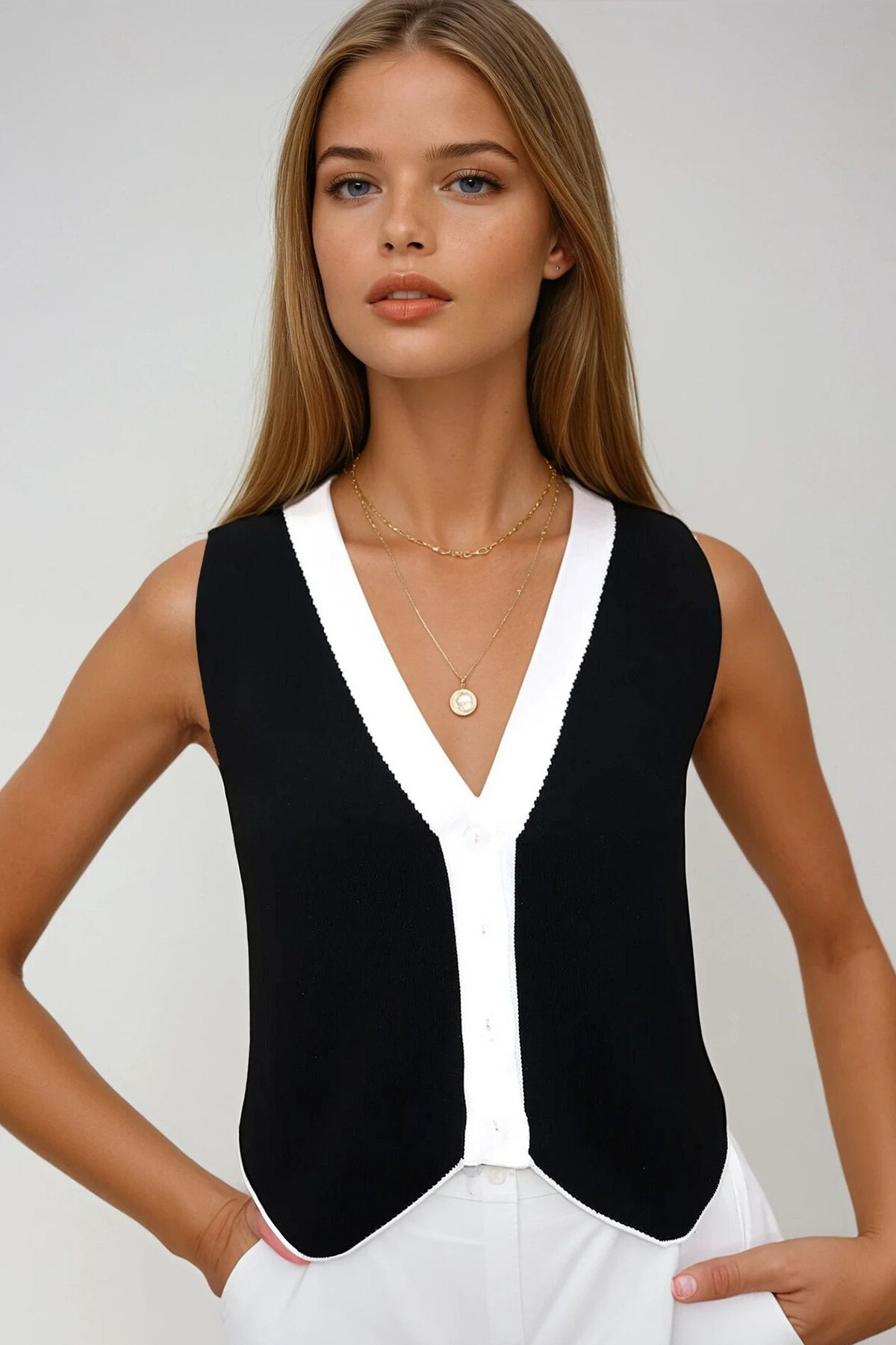 Siyah V Yaka Renk Bloklu Triko Yelek