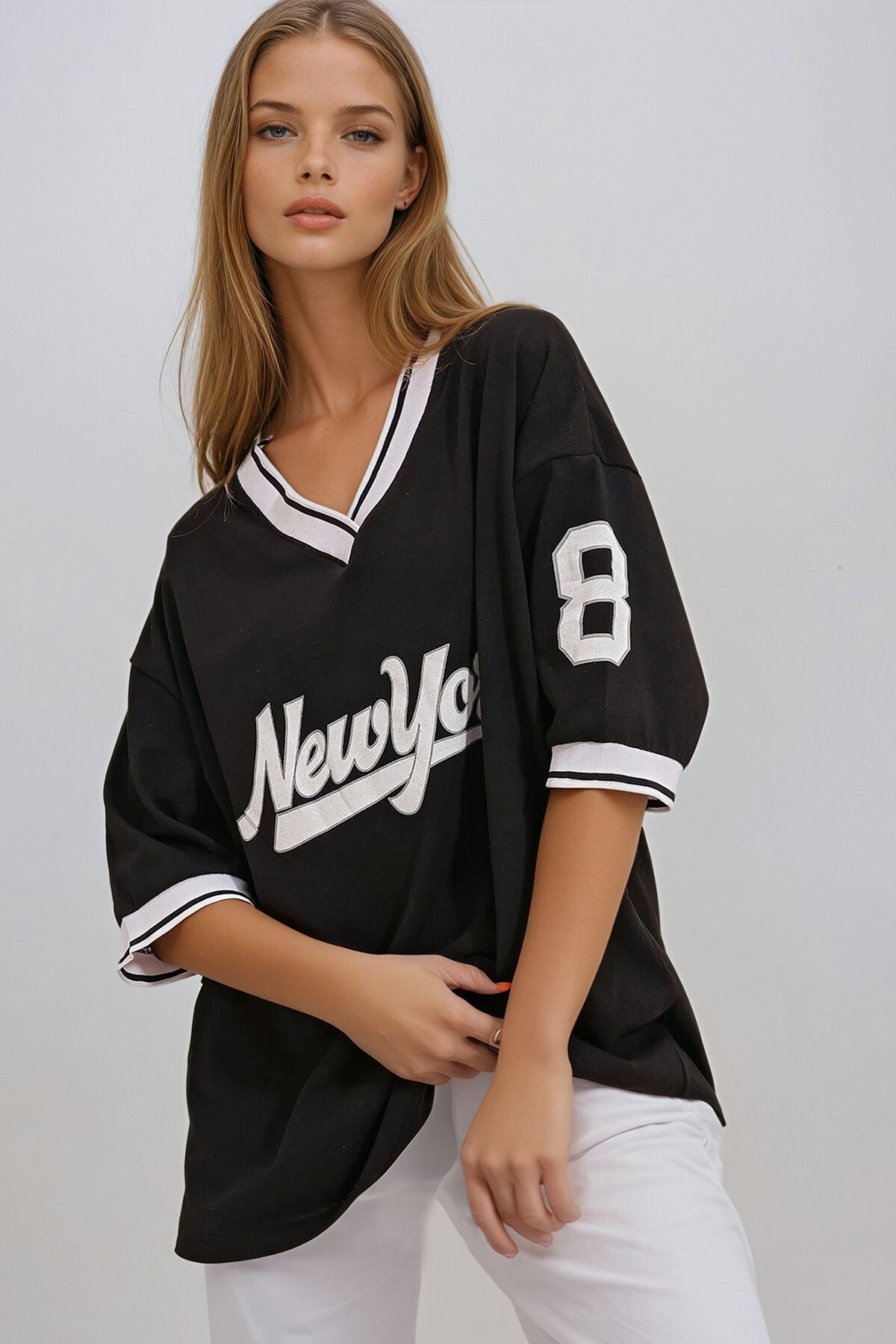 Siyah Yakası Ve Kolları Ribanalı Önü Baskılı Oversize T Shirt