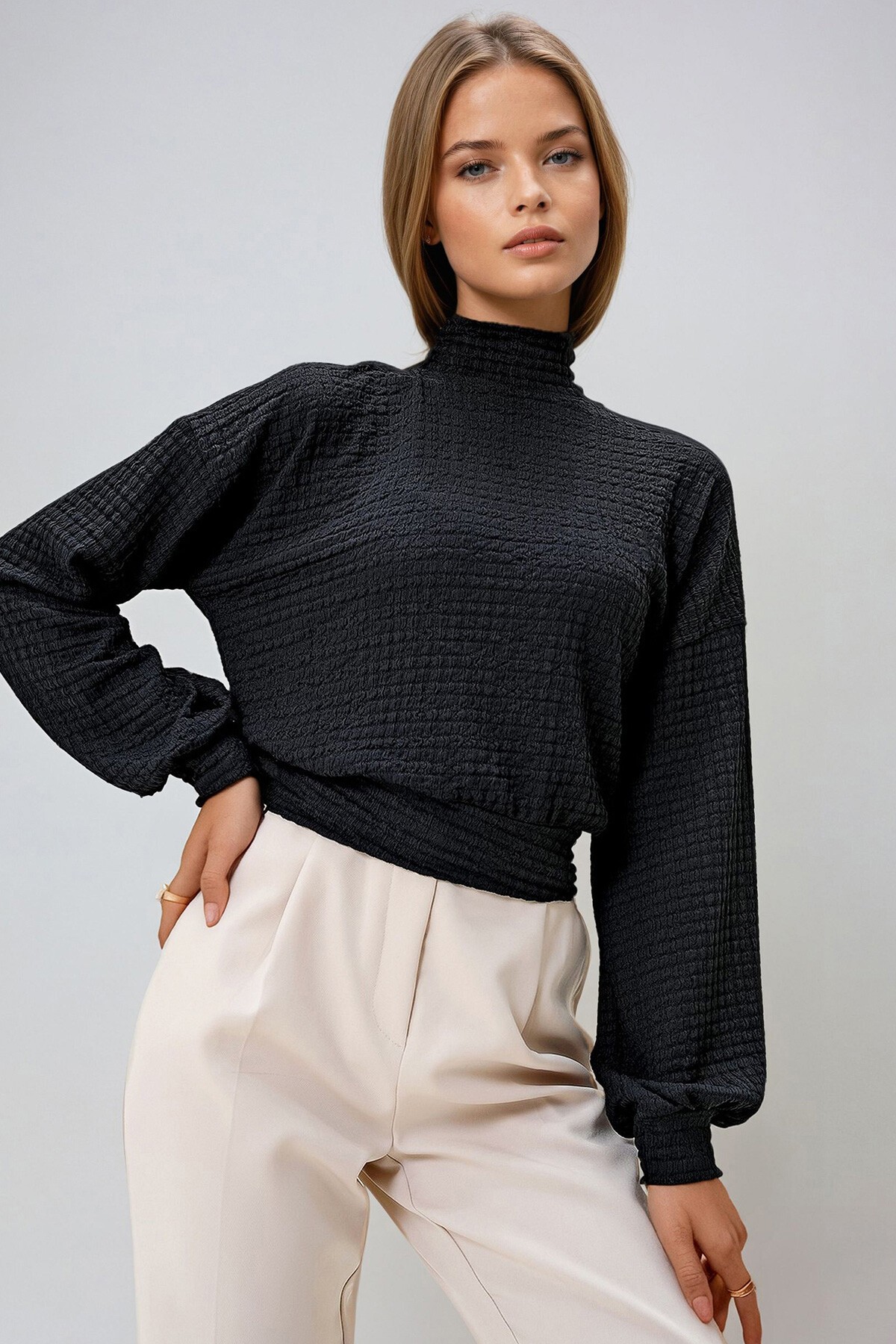 Siyah Yarım Balıkçı Yaka Bürümcük Crop Bluz