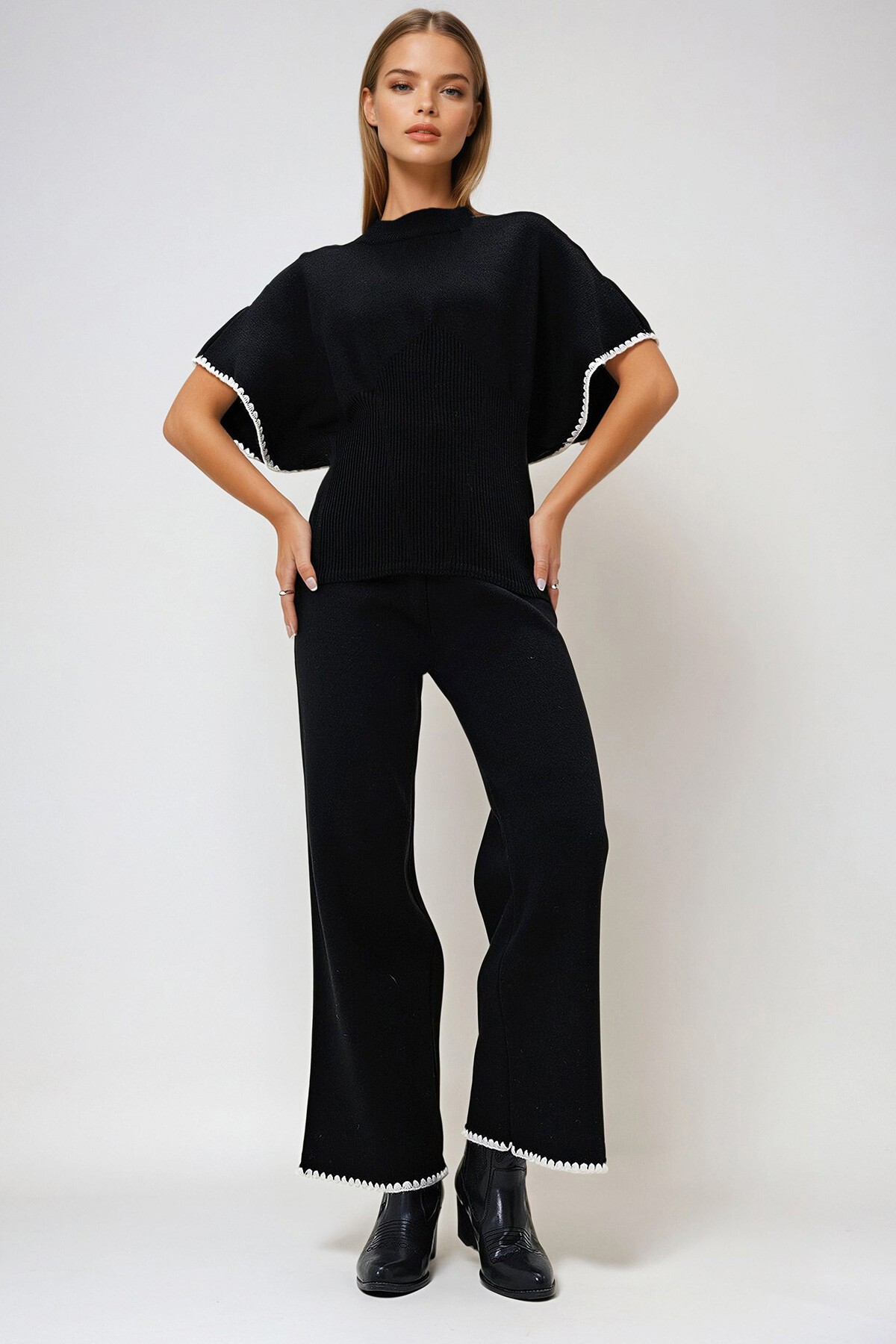 Siyah Yarım Balıkçı Yaka Kolu Ve Paçası Dikiş Detaylı Beli Gipeli Kısa Kol Bluz Ve Palazzo Pantolon Takım