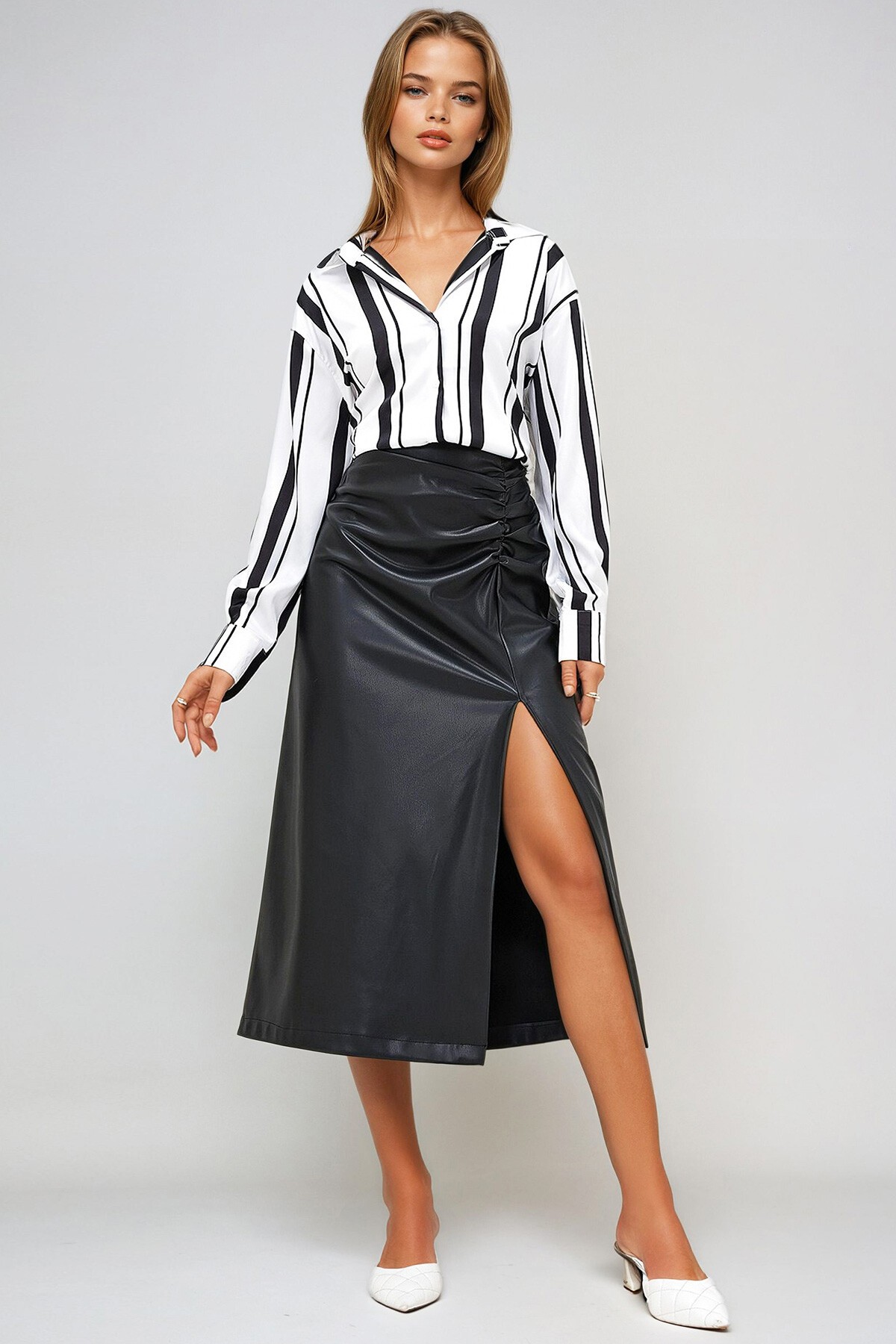 Siyah Yırtmaçlı Beli Drapeli Suni Deri Etek