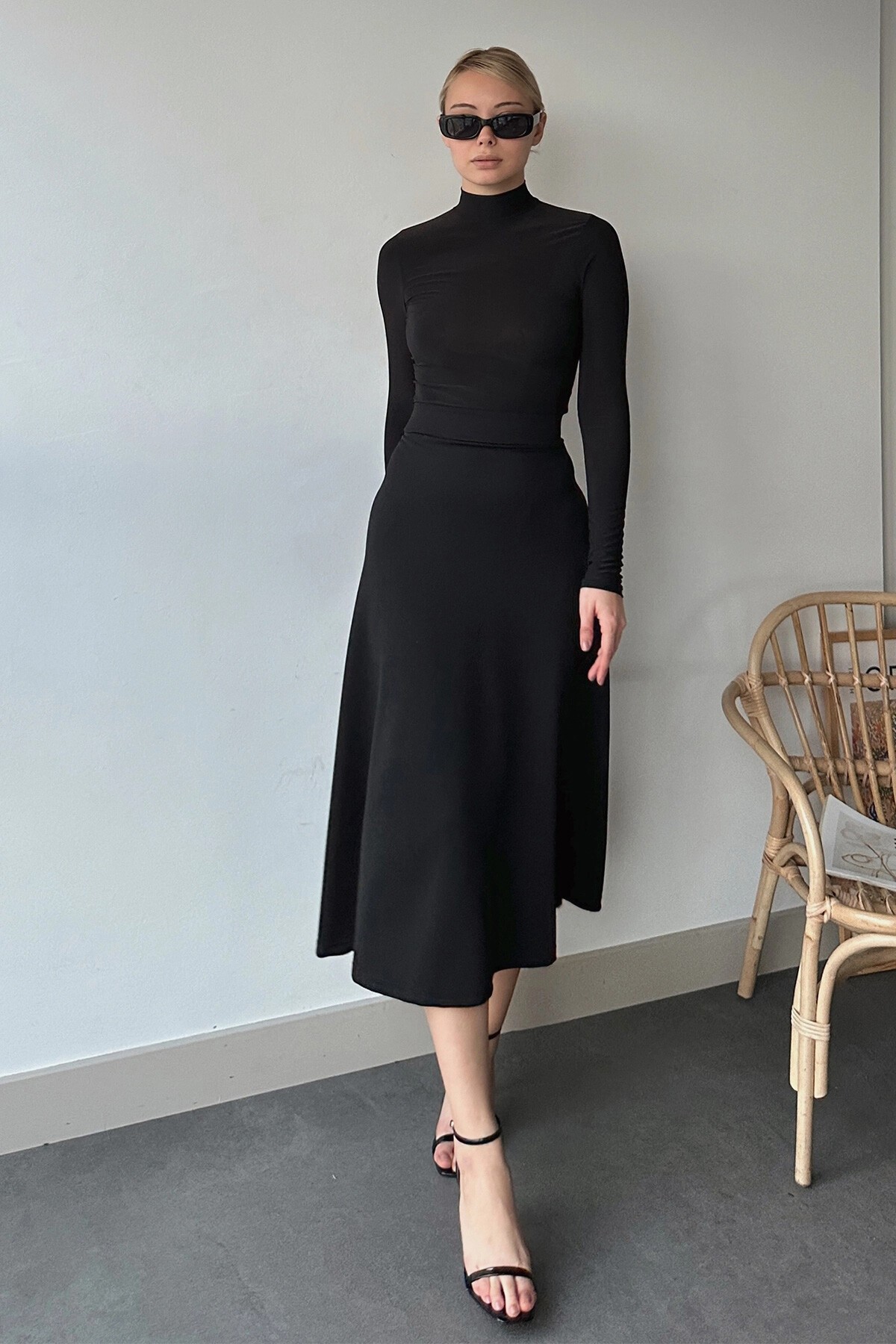 Siyah Yüksek Bel Beli Lastikli A Form Midi Boy Etek