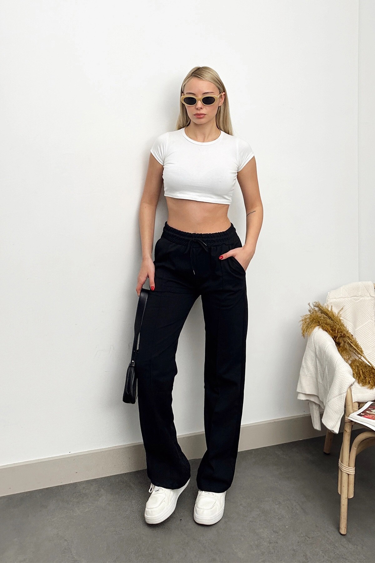 Siyah Yüksek Bel Önü Çimalı Bol Paça Çift Cepli Eşofman Altı