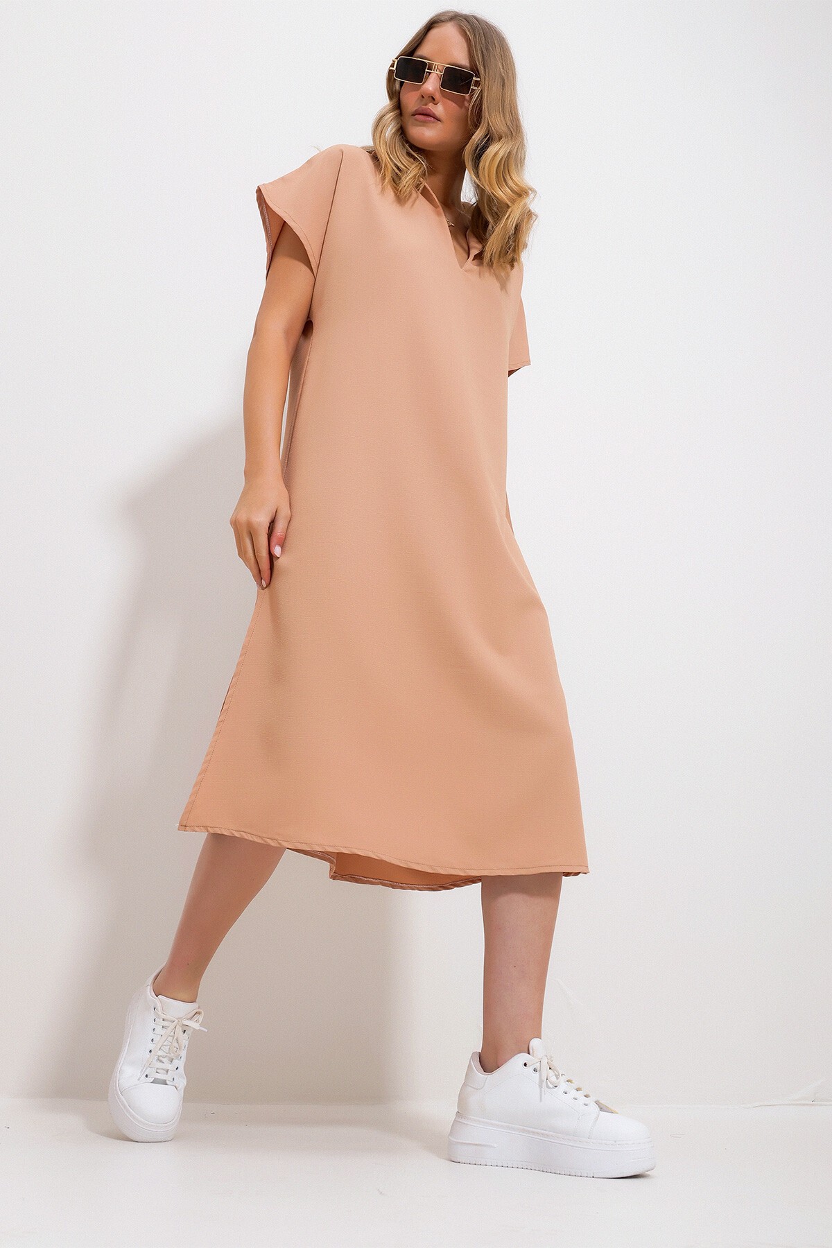 Soğan Kabuğu Polo Yaka Yanları Yırtmaçlı Dokuma Elbise