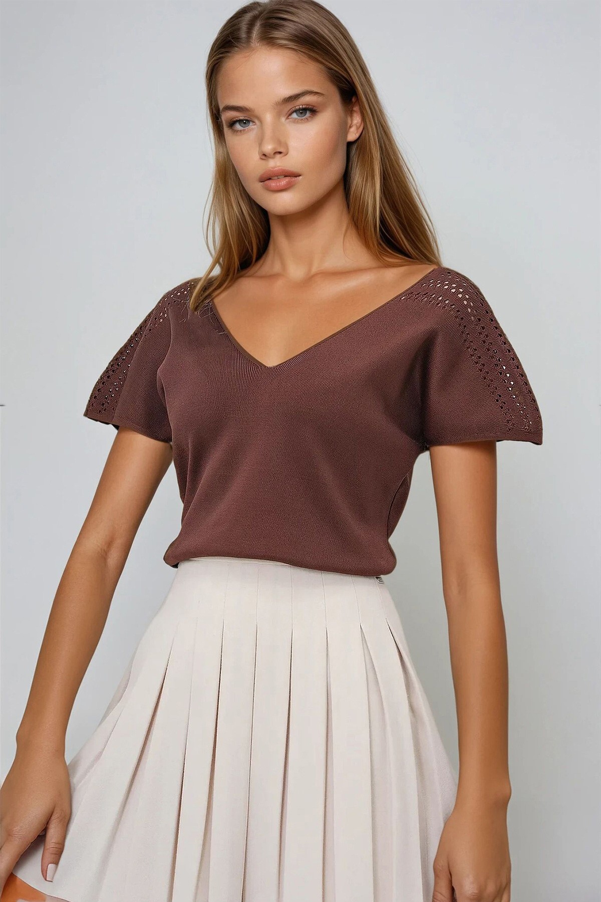 Sütlü Kahve Ön Arka V Yaka Omuzu Ajurlu Triko Bluz