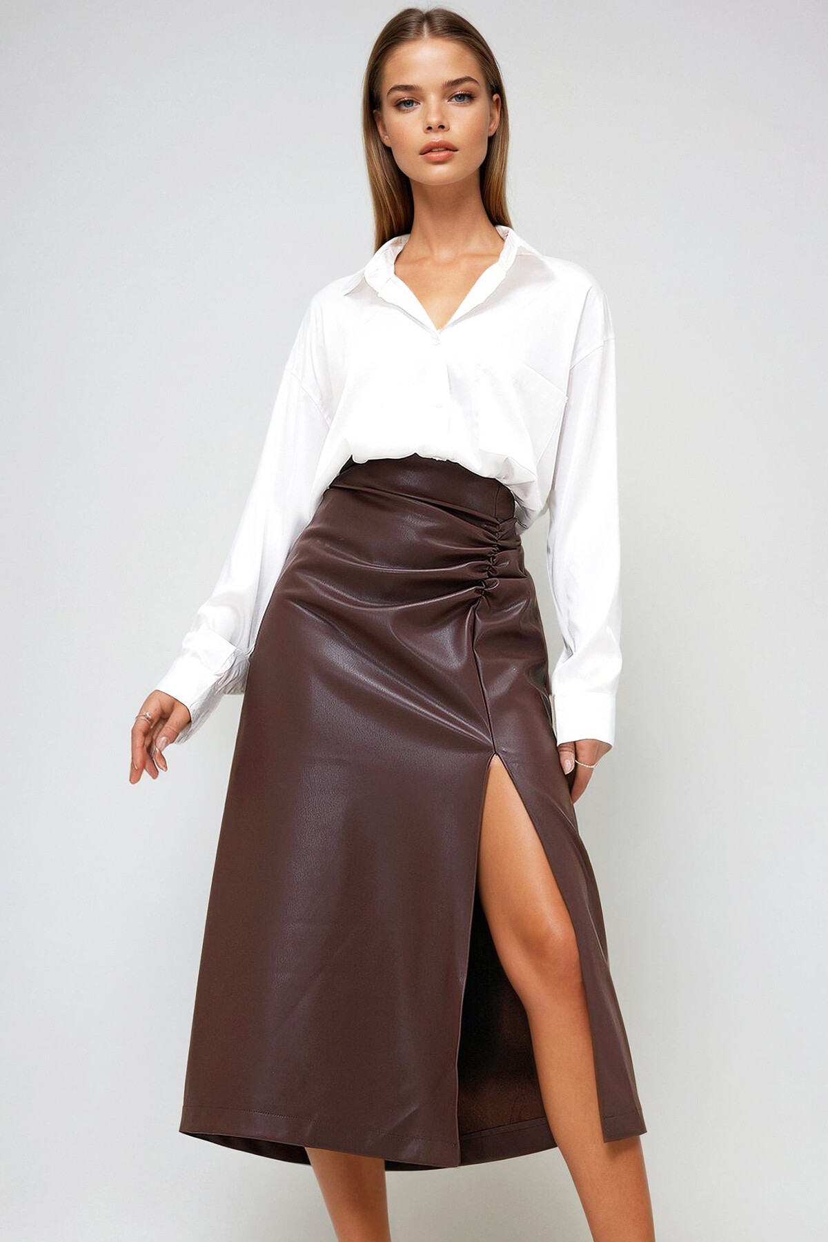 Taba Yırtmaçlı Beli Drapeli Suni Deri Etek