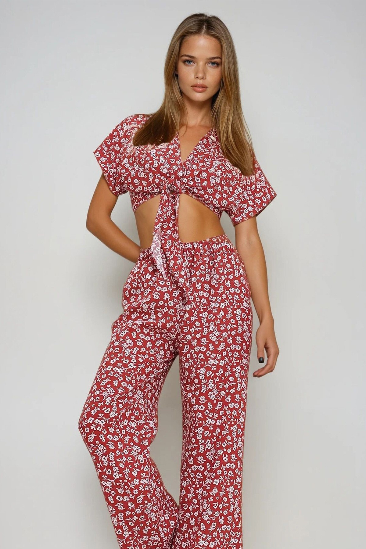 Tarçın Desenli Bağlamalı Crop Bluz Ve Cepli Pantolon Alt Üst Dokuma Takım