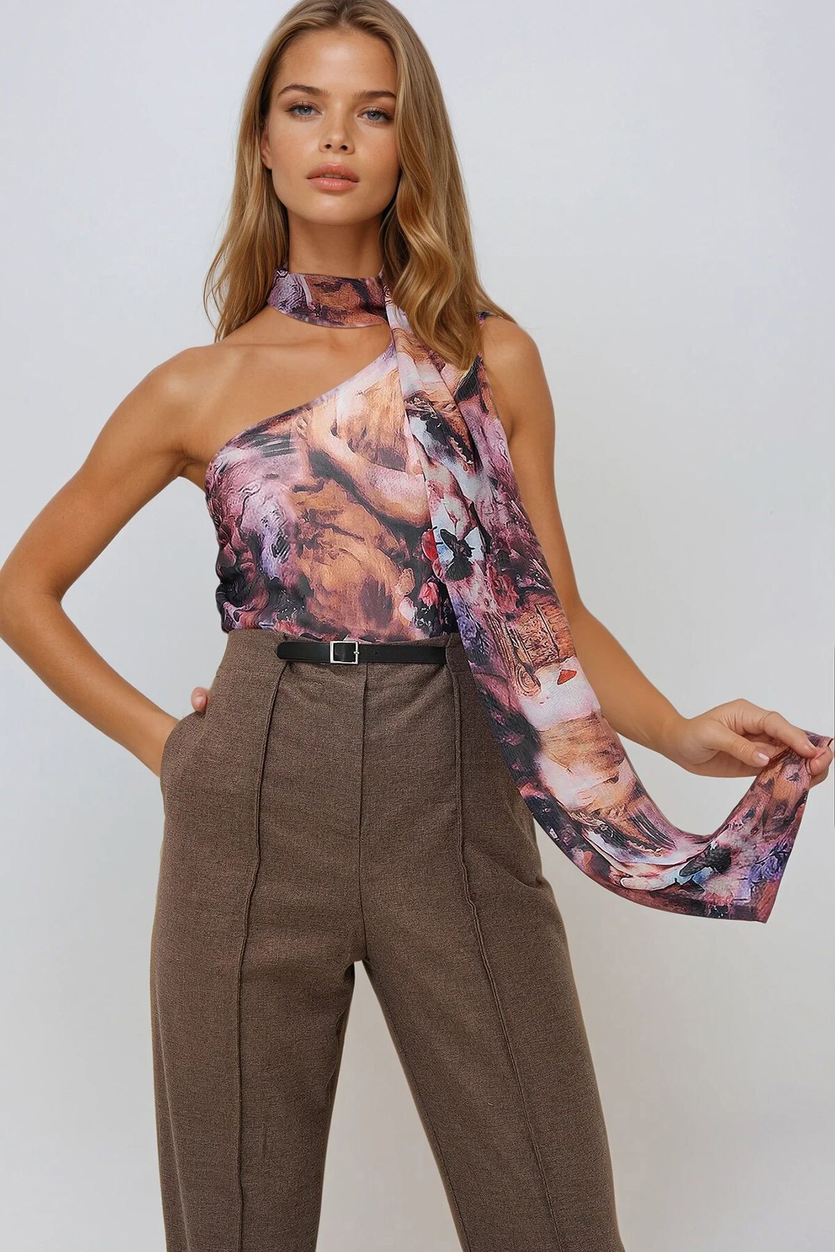 Tarçın Tek Omuz Açık Yanları Drapeli Şal Detaylı Astarlı Şifon Dokuma Bluz