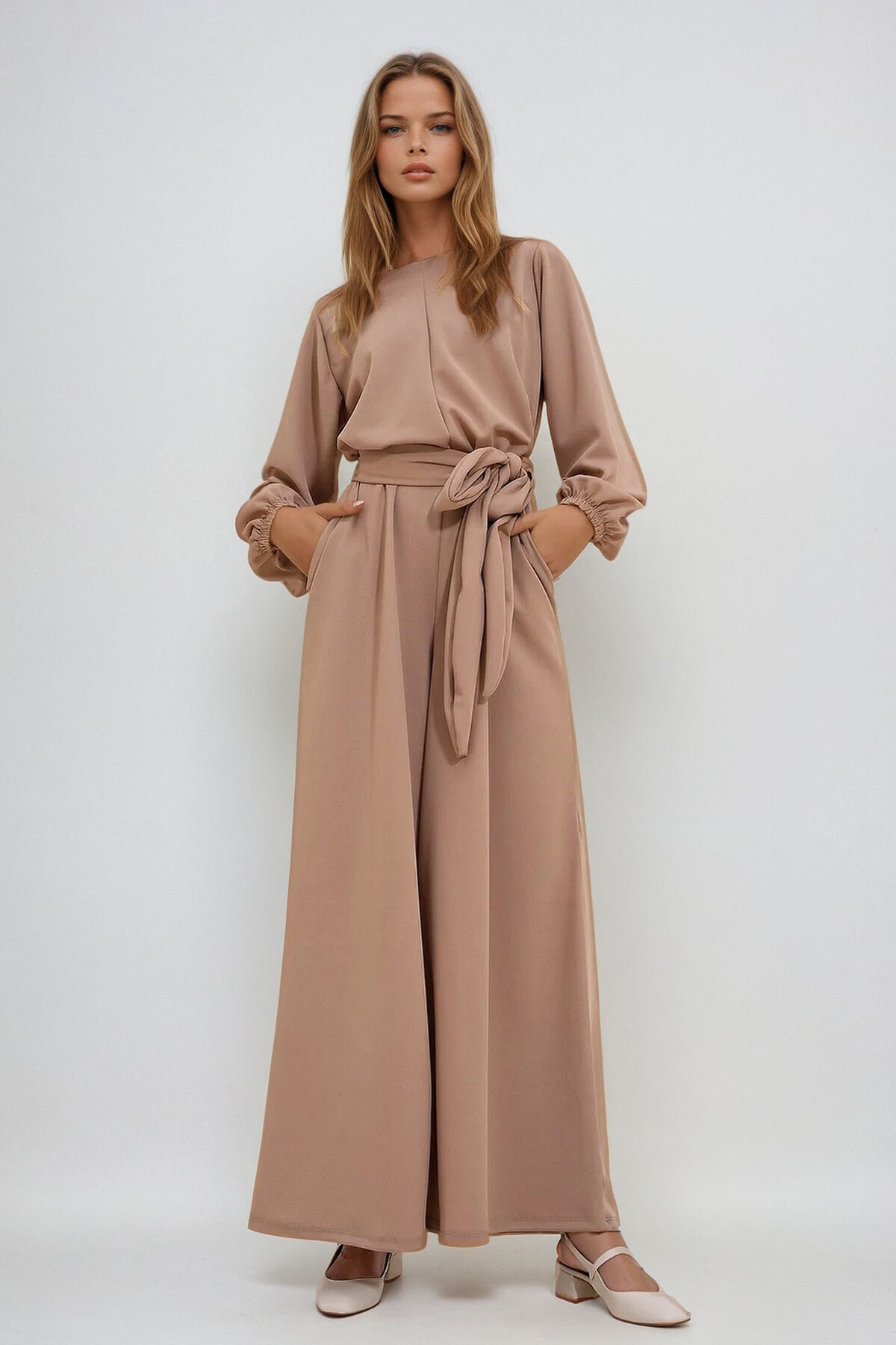 Taş Dik Yaka Sırtı Fermuarlı Prenses Kol Beli Kuşaklı Tulum