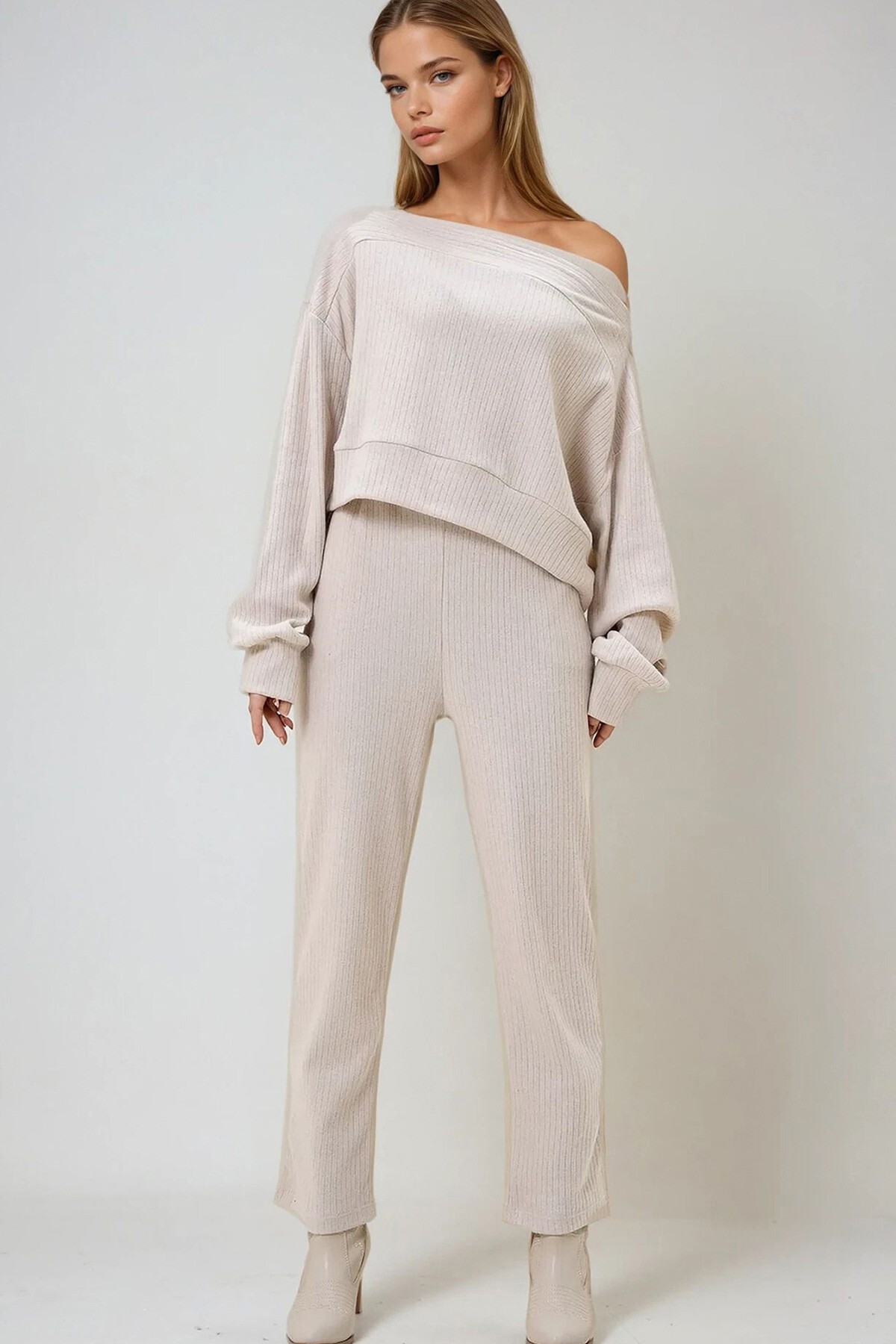 Taş İnterlok Kumaş  Madonna Yaka Crop Sweat Ve Pantolon Takım