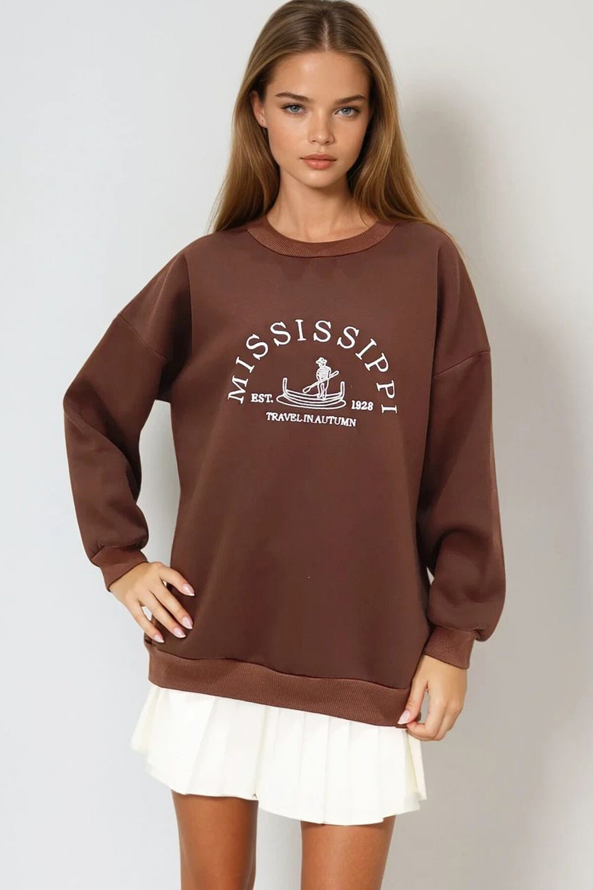 Acı Kahve Bisiklet Yaka 3 İplik İçi Şardonlu Nakışlı Oversize Sweatshirt