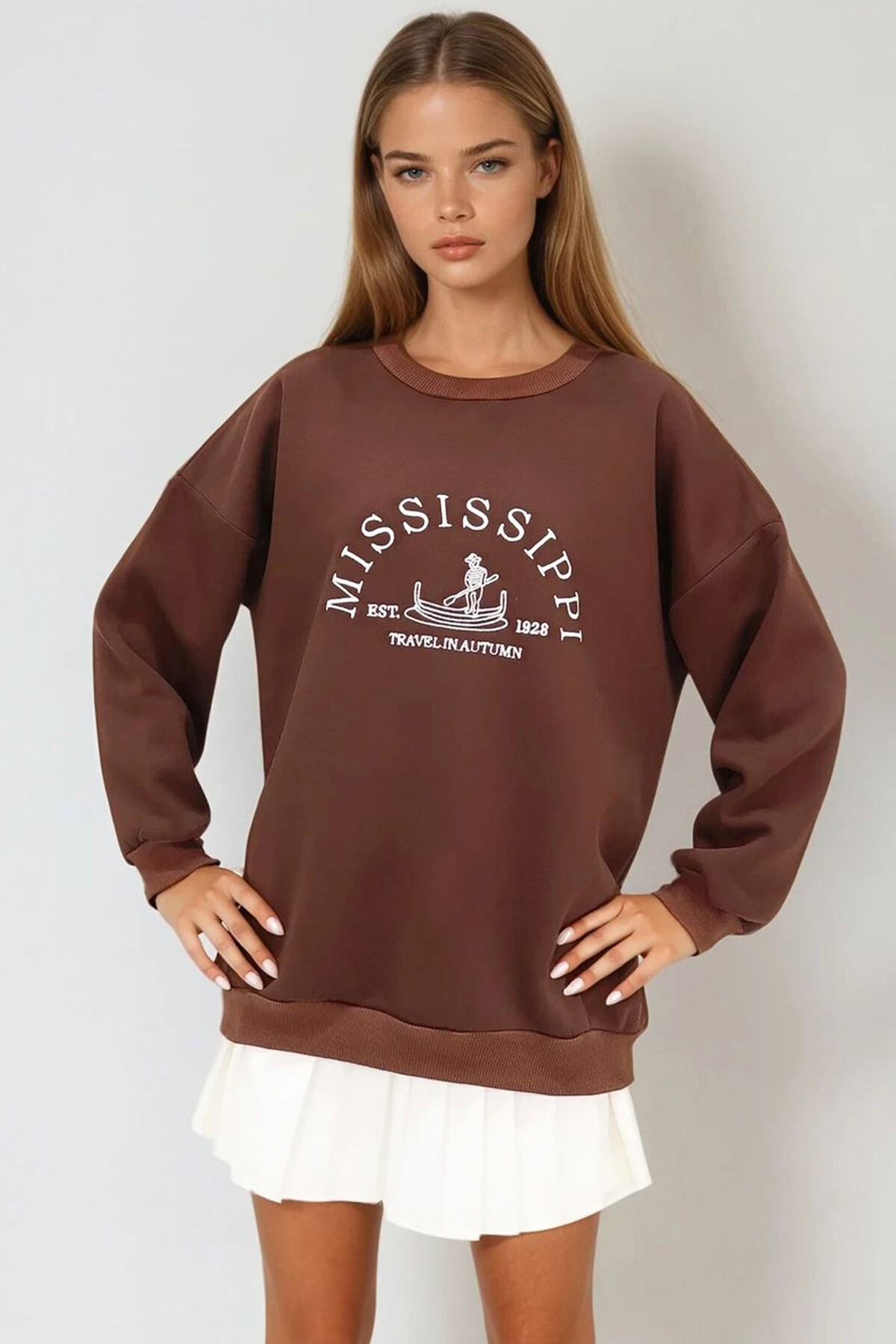 Acı Kahve Bisiklet Yaka 3 İplik İçi Şardonlu Nakışlı Oversize Sweatshirt